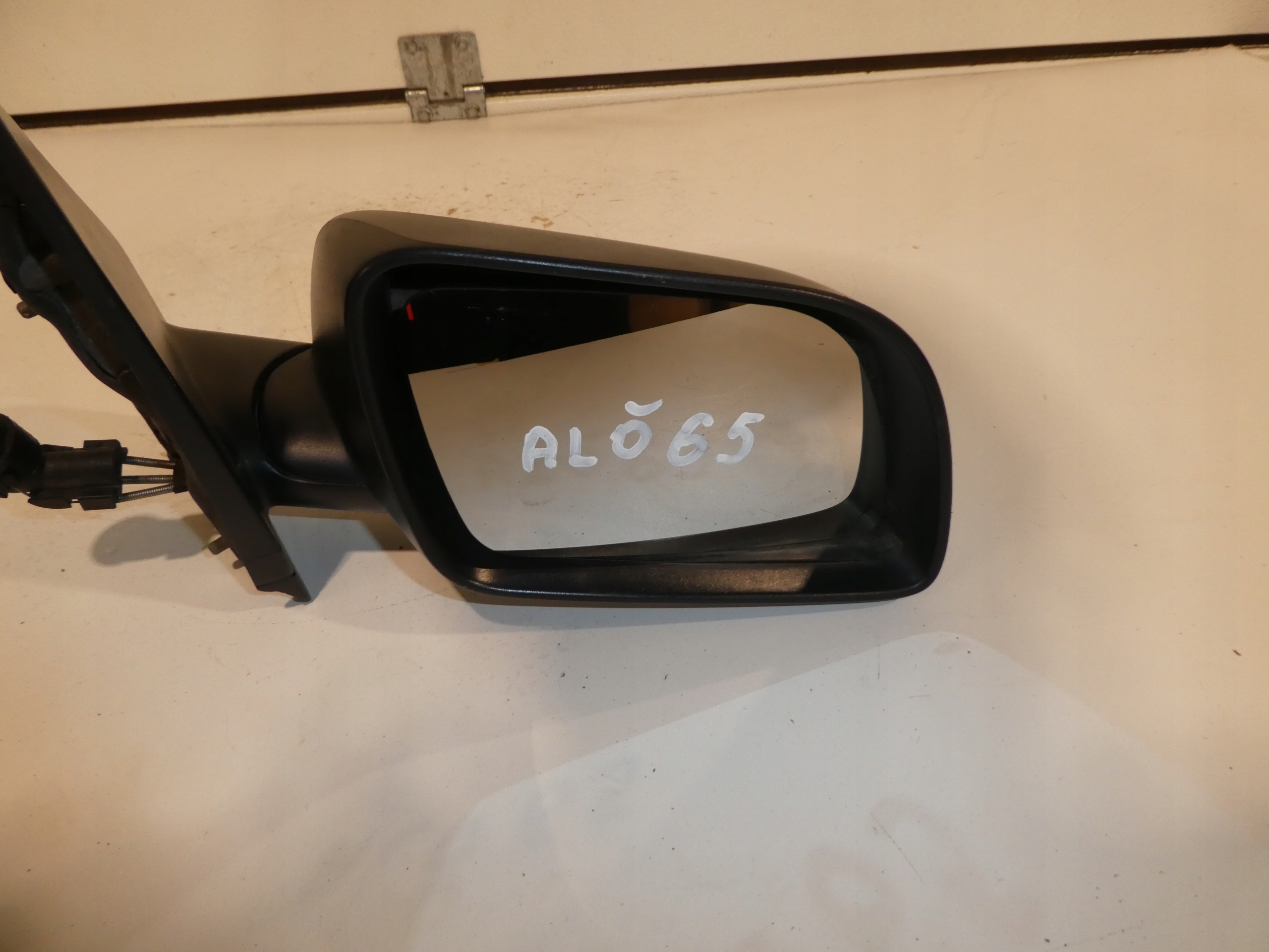 mirror right VW POLO IV 6Q0 6Q0857934 manually