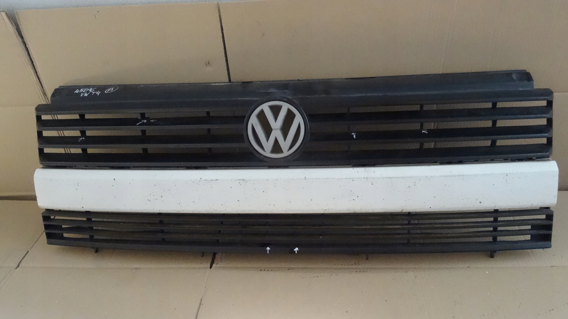 vw transporter T4 решетка радиатора 701853653B