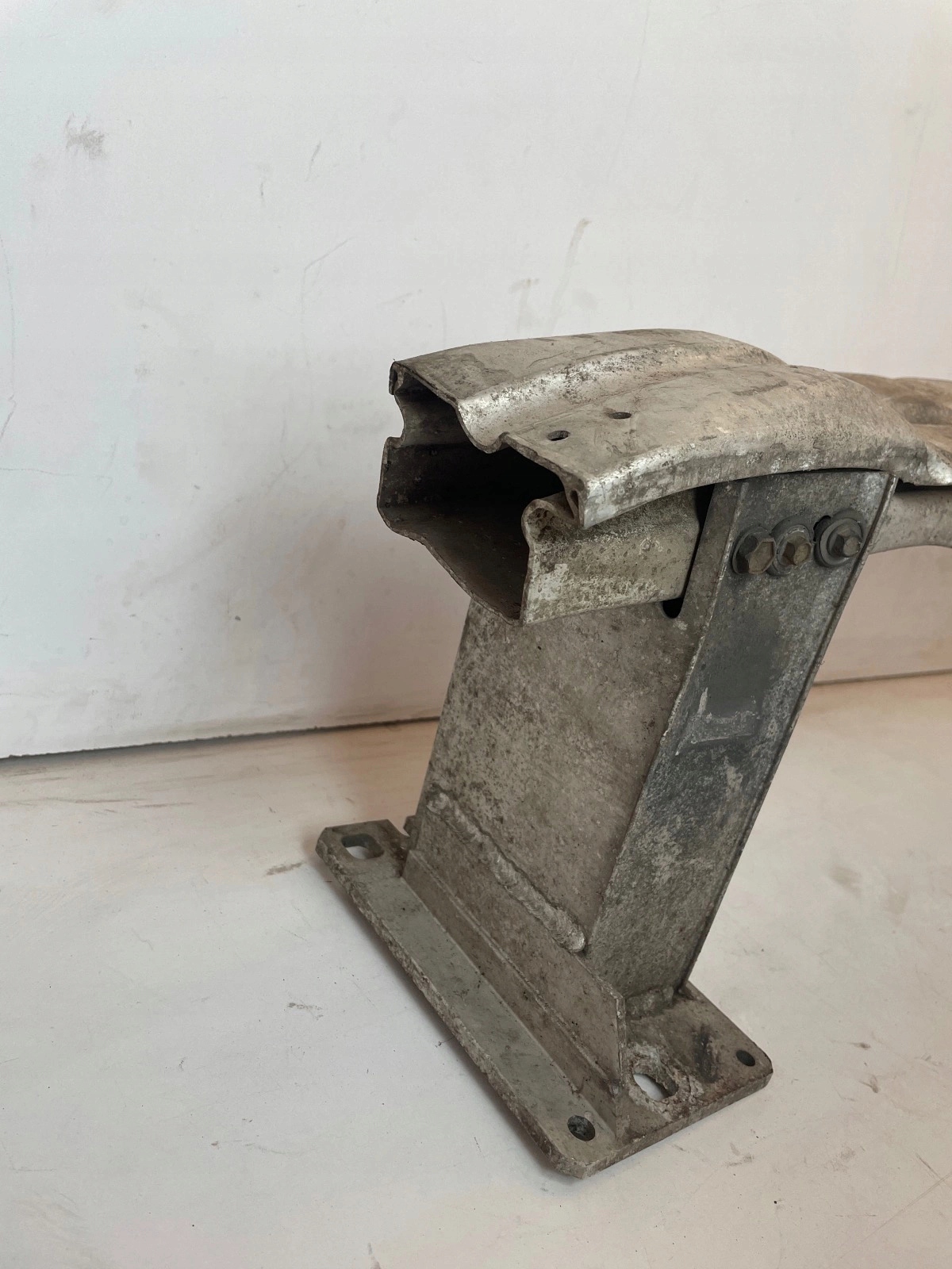 sider pillar of a bumper front front Audi Q5 8R