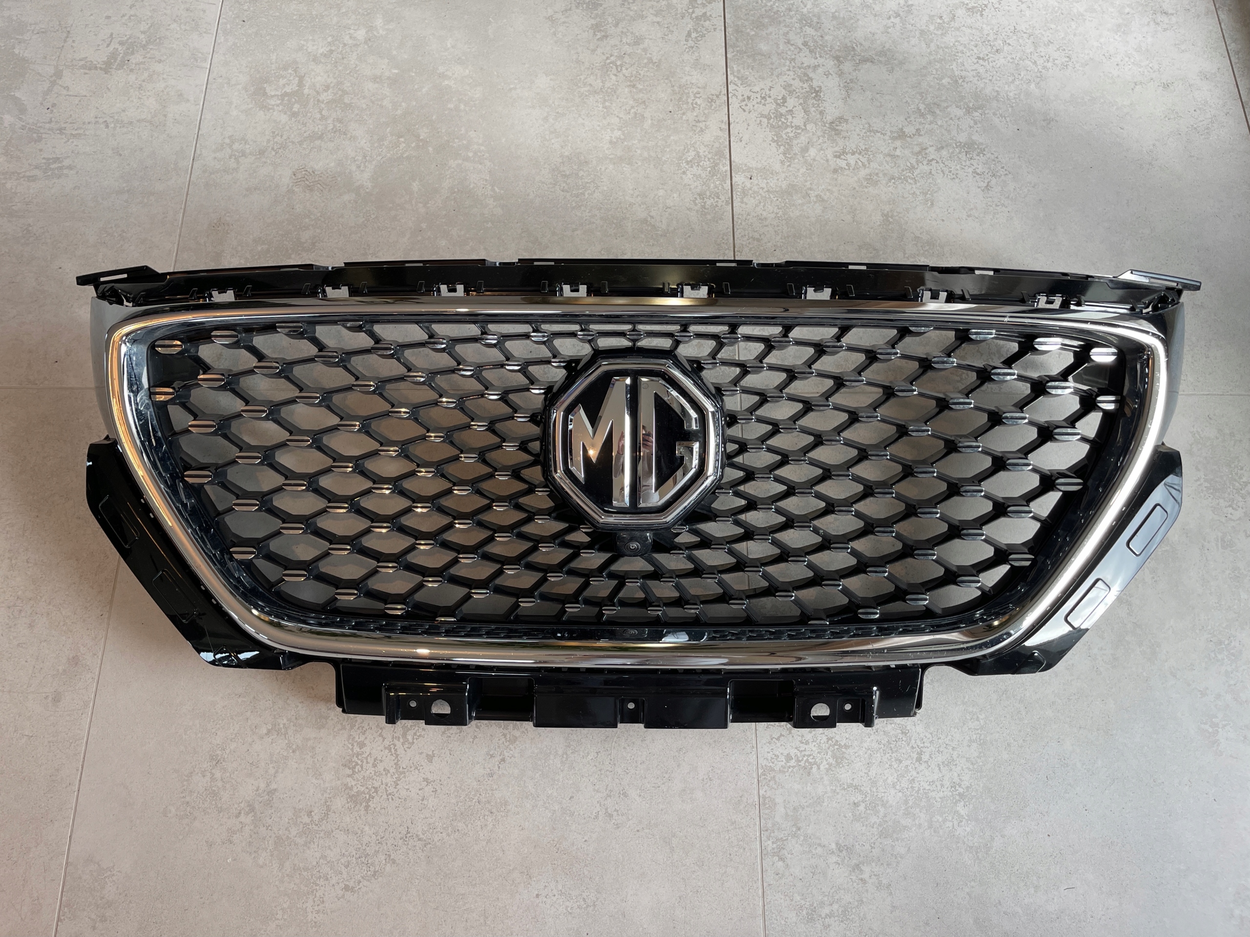 MG HS SUV ATRAPA CHŁODNICY GRILL KRATKA Z KAMERĄ 10021164