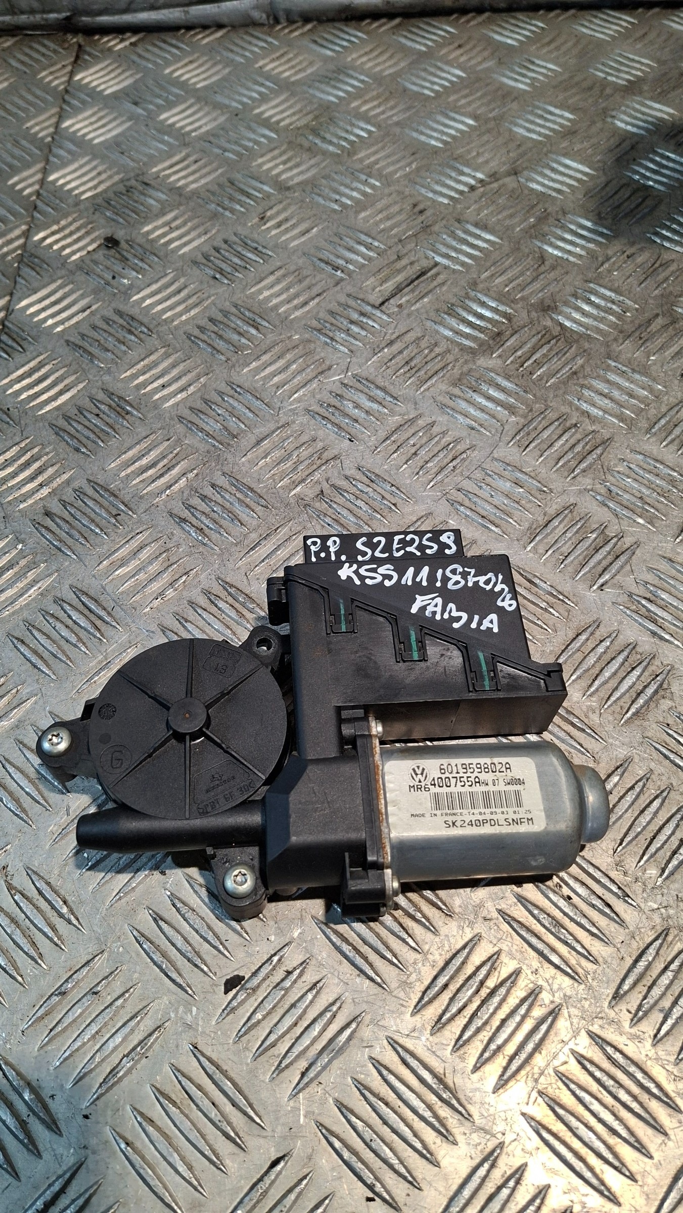 mini motor windows right front SKODA FABIA 2003r 601959802A