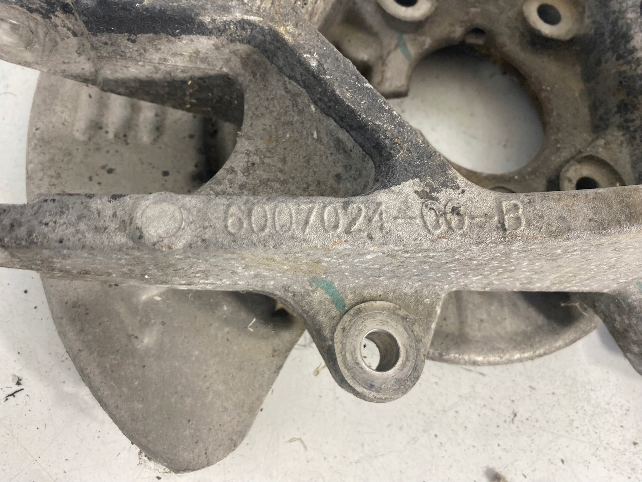 поворотный кулак, цапфа правая зад tesla MODEL S европа