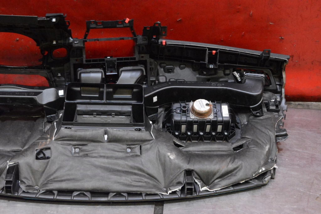 dashboard instrument panel console cockpit airbag EU BMW F46 GRAN TOURER 18-21