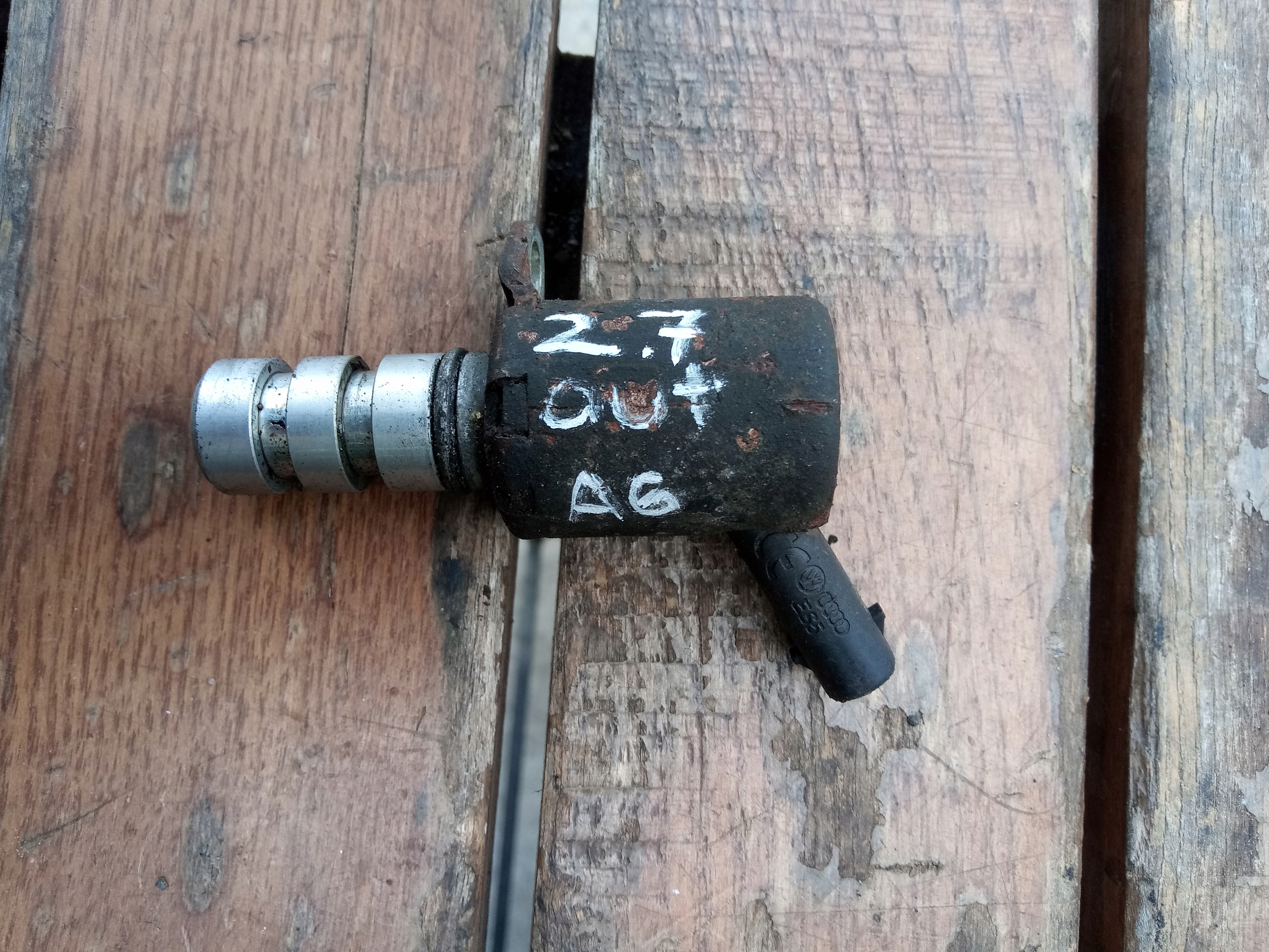 AUDI A6 C6 датчик вакуумный клапан 059115243B