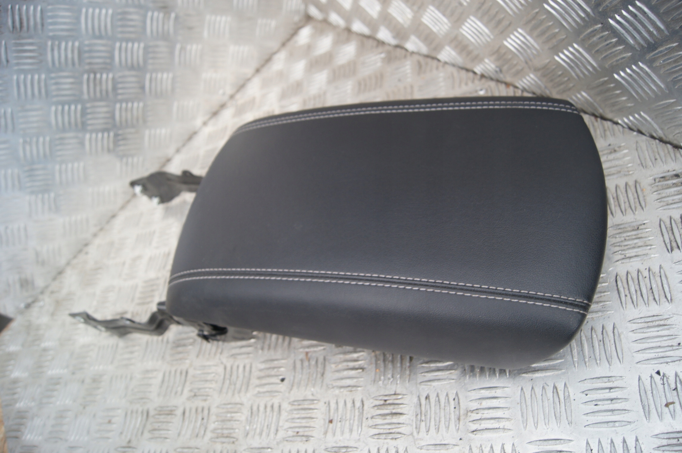 Ford Edge Mk2 podlokietnik skora