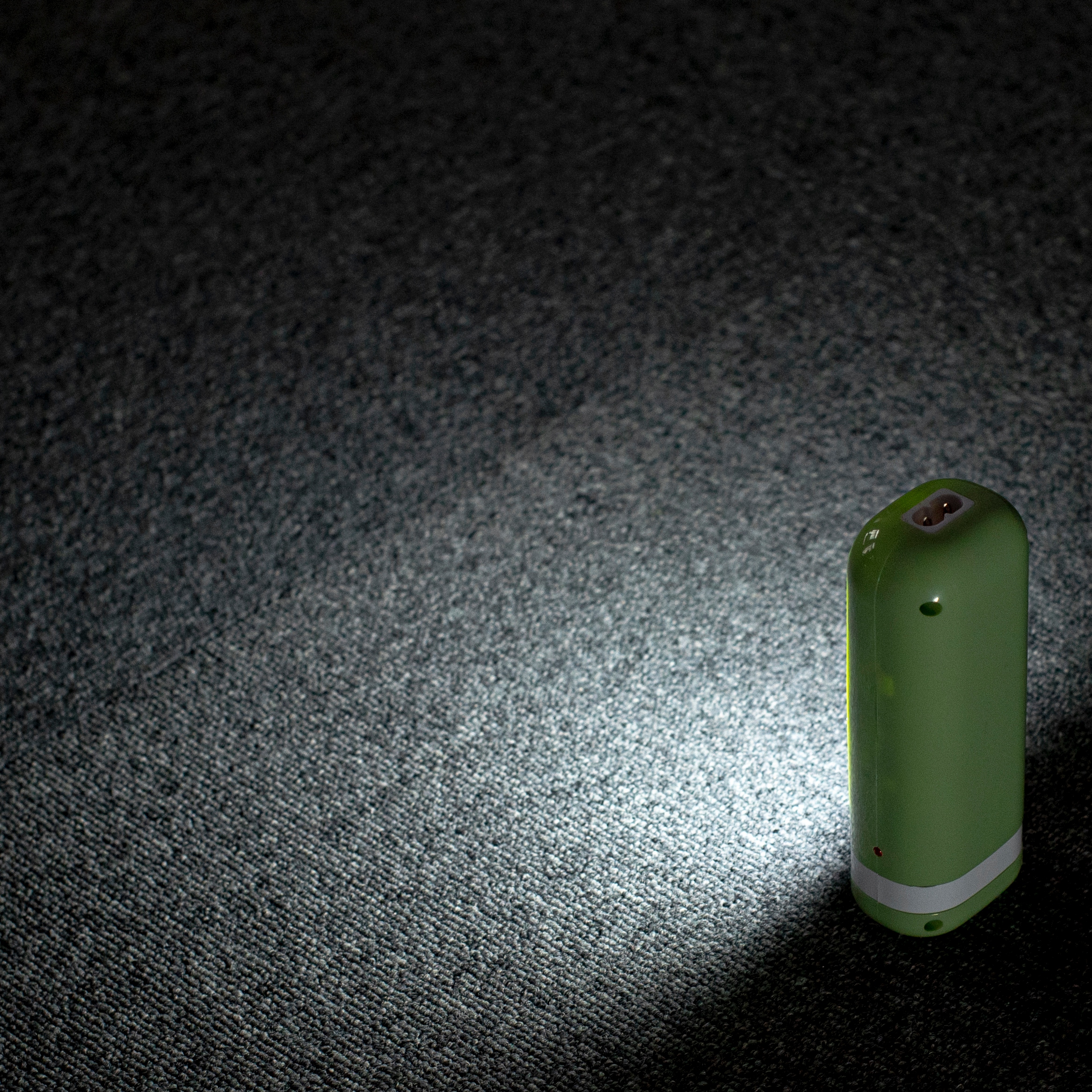 LATARKA LED AKU ZE ŚWIATŁEM BOCZNYM ŁADOWALNA 230V Marka Vayox