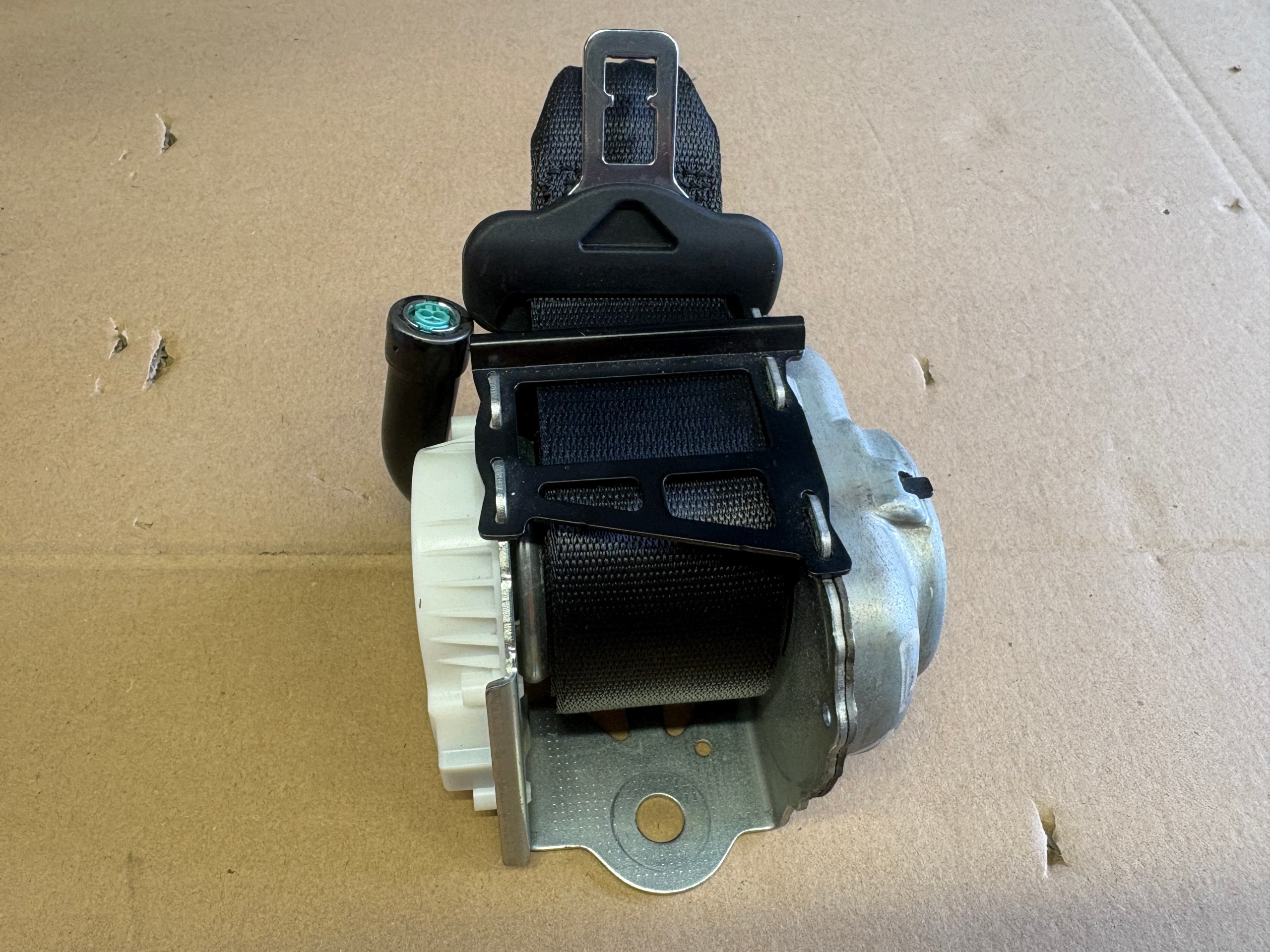 MERCEDES A třída W177 bezpečnostní pás levý záď A2478600985