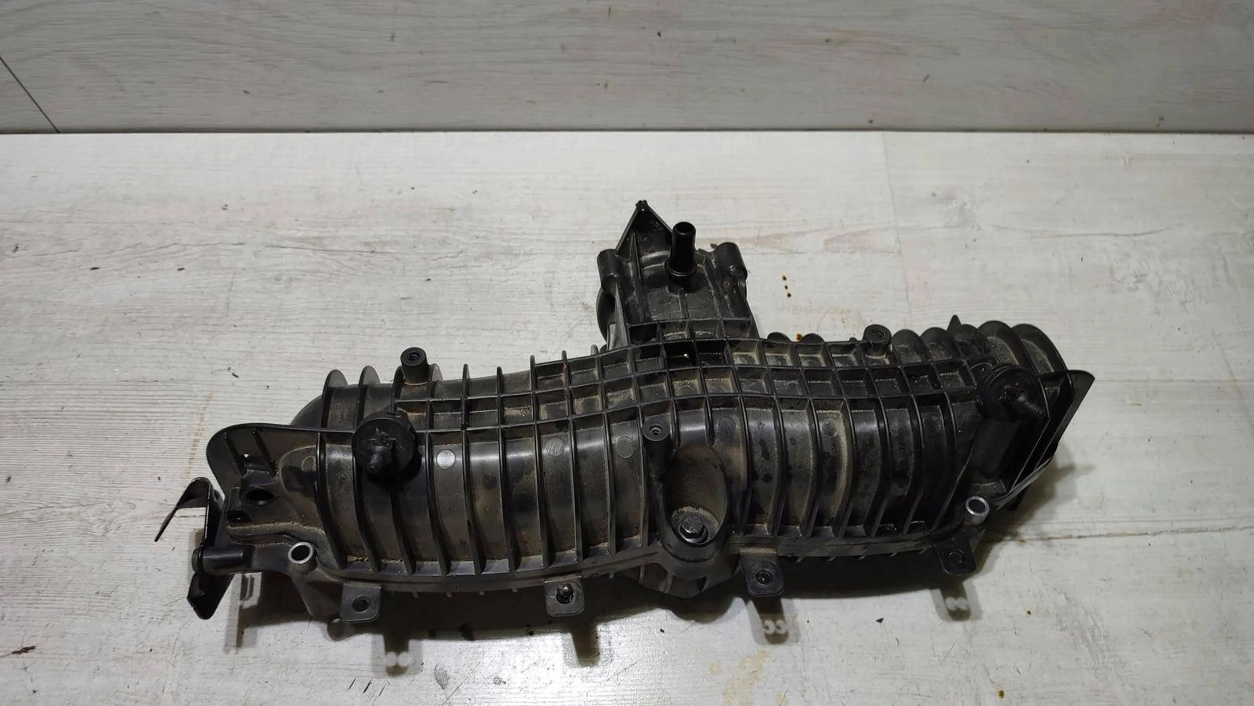 Volvo V40 2018 intake manifold 31465677 P31465677