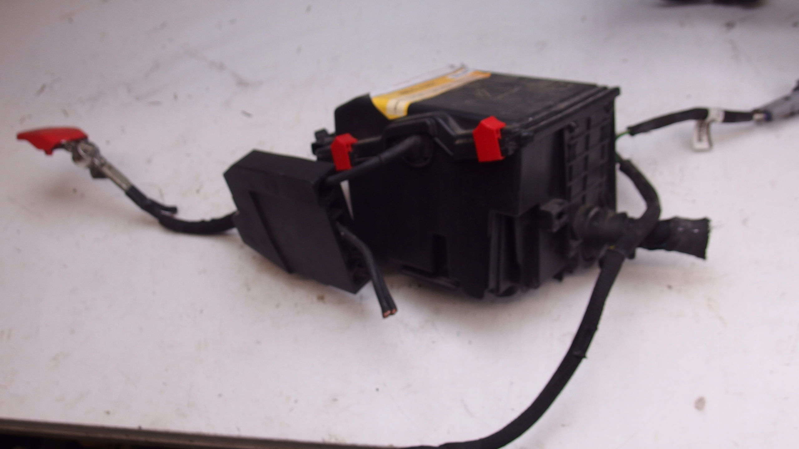 PEUGEOT 508 II 1.5 HDI SKRZYNKA BEZPIECZNIKÓW