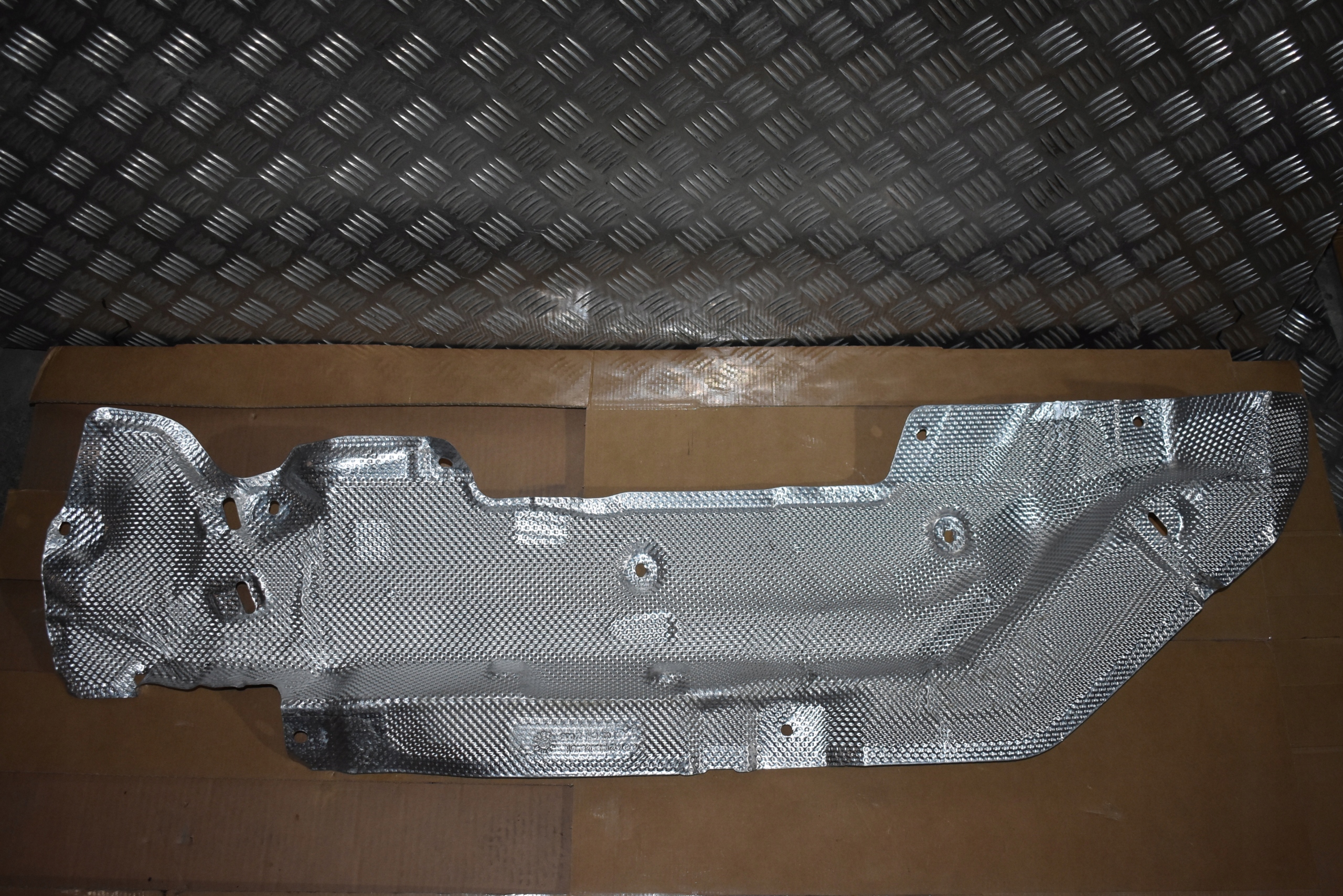 IDEALNA Blende Abdeckung TERMICZNA MERCEDES W214 1