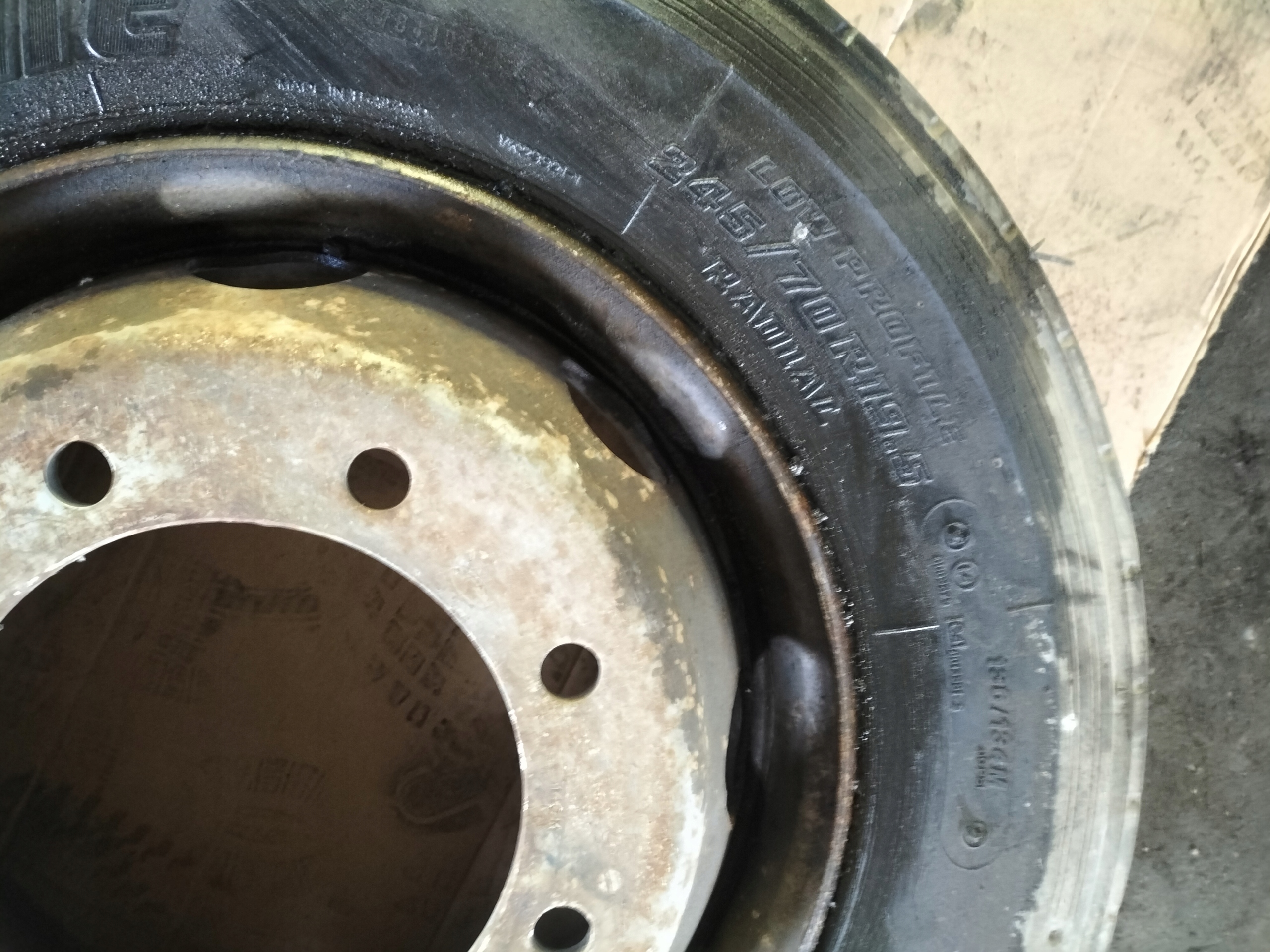 wheels IVECO HANKOOK AH11 245/70R19.5 2-SZT
