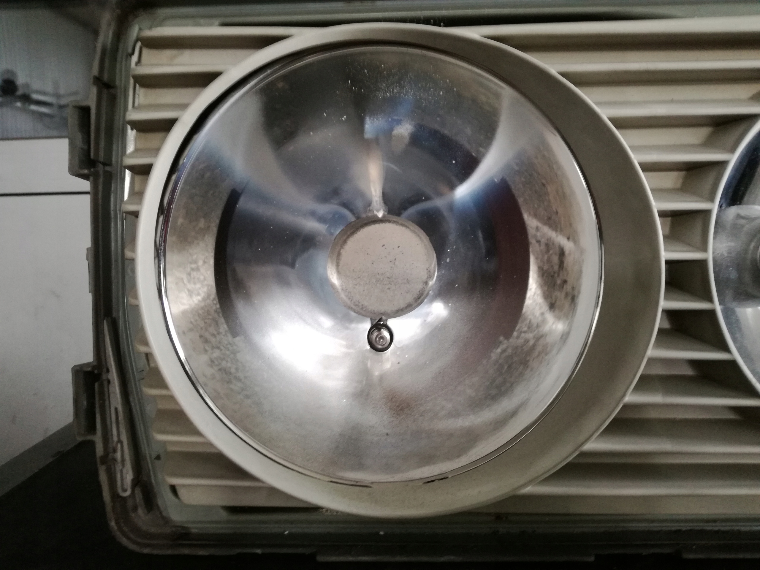 light front right MERCEDES W123 BOSCH 1305235040