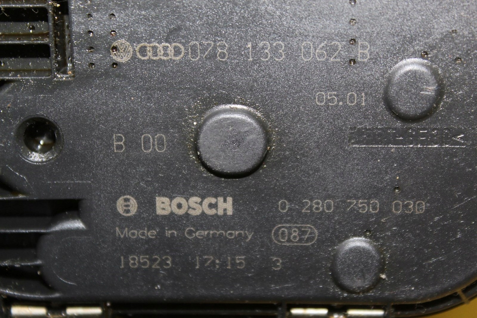 Audi OE 078133062B ДРОССЕЛЬНАЯ ЗАСЛОНКА