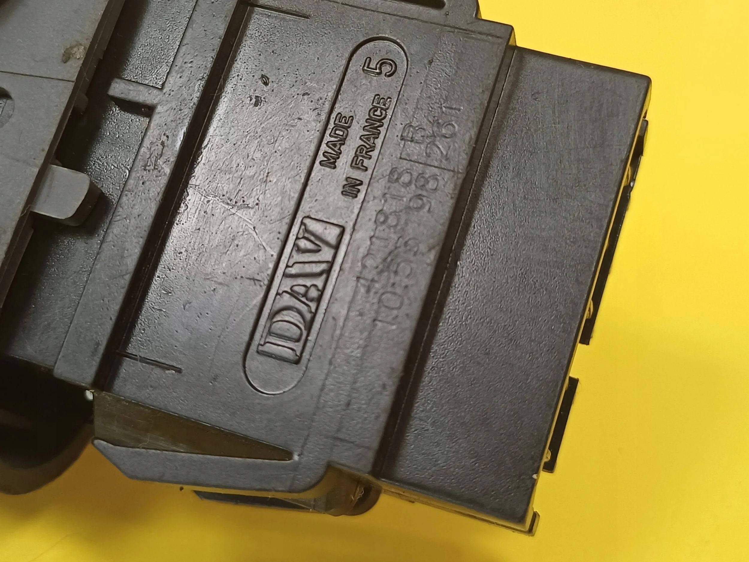 switch of a lock central RENAULT 421818B RENAULT