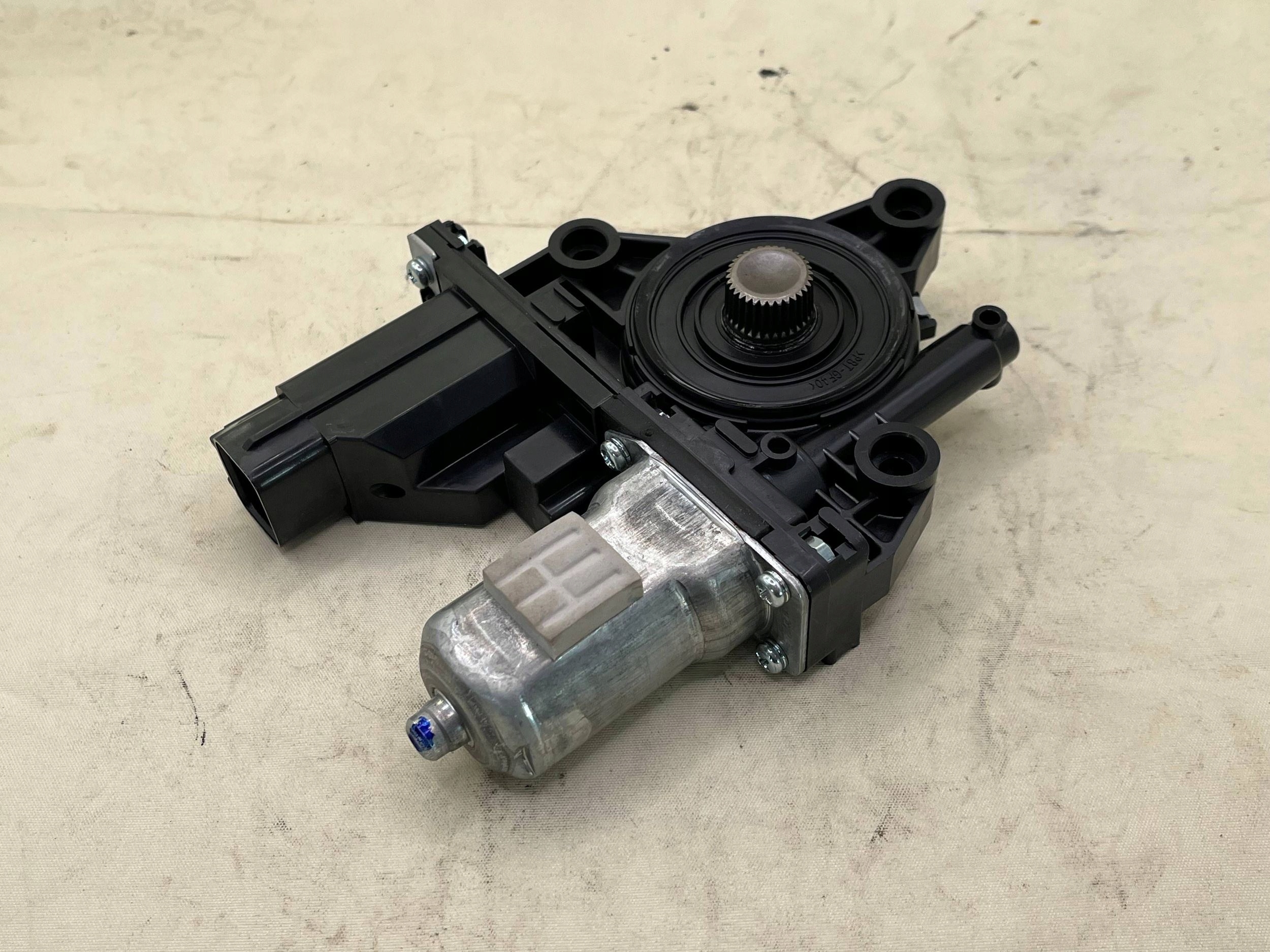 82450-A4010 mini motor lifting windows left front KIA CARENS IV !J