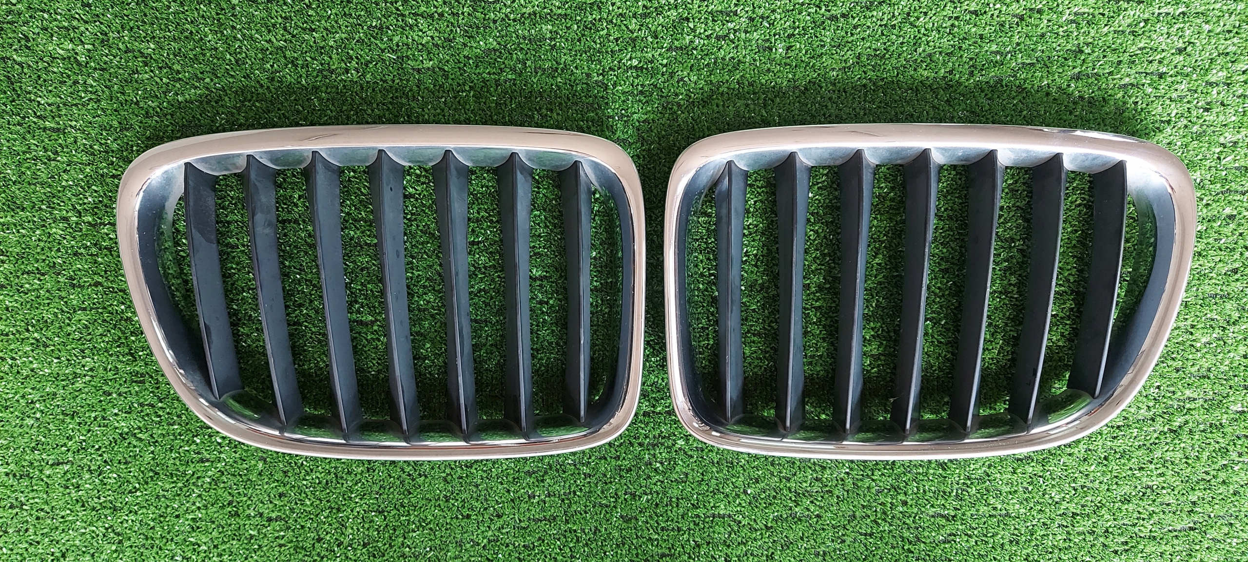 Grill GRILLE BMW X1 E84 2993305 2993306 KOMPLET