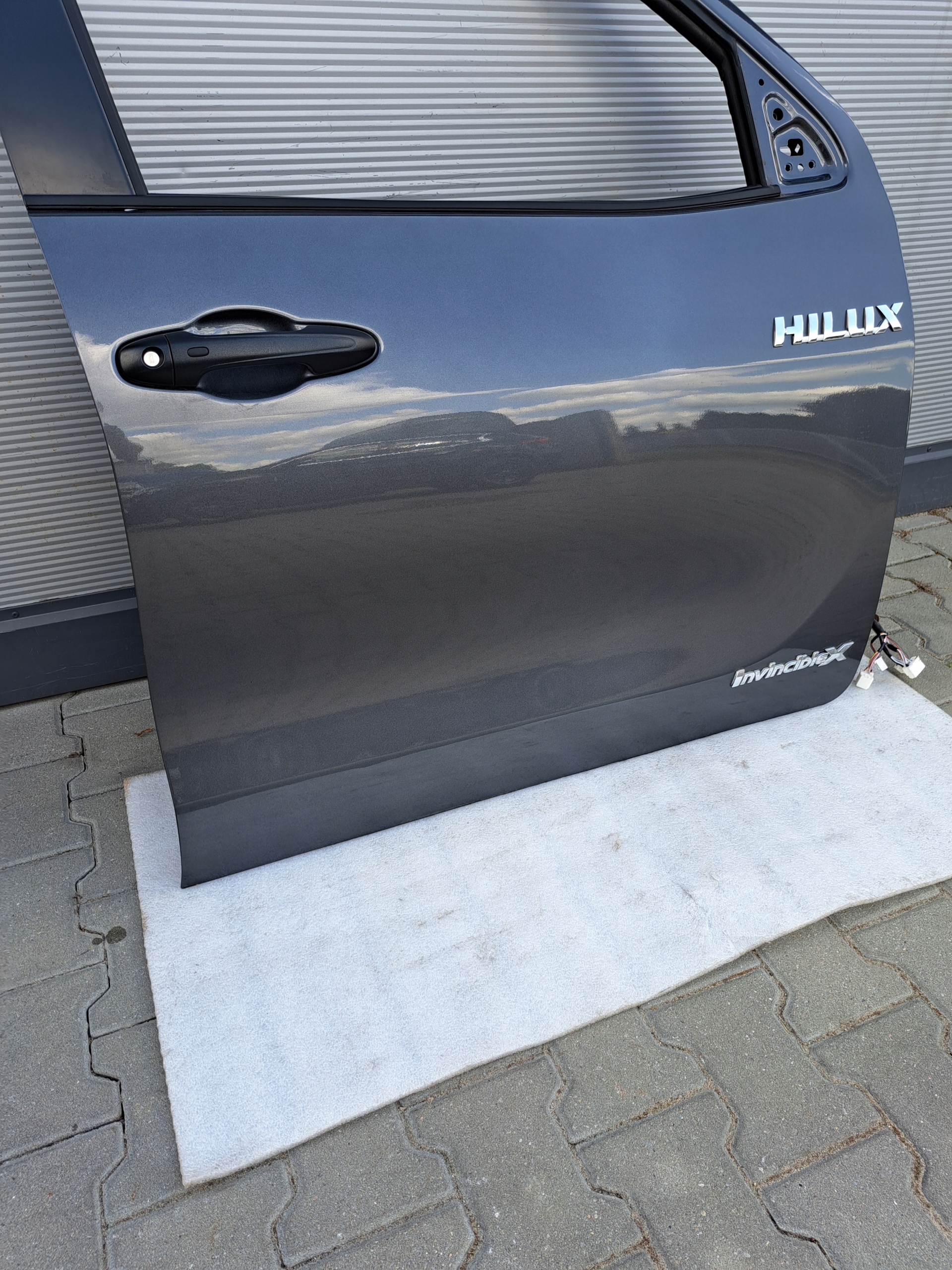 TOYOTA HILUX VIII INVINCIBLE DRZWI PRAWY PRZÓD ORYGINAŁ Numer katalogowy części TOYOTA HILUX VIII INVINCIBLE DRZWI PRAWY PRZÓD ORYGINAŁ