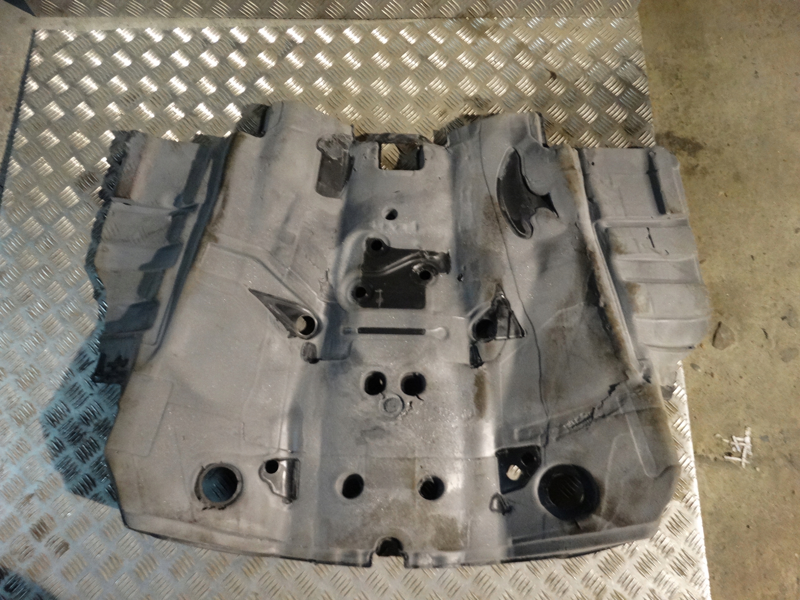 IDEALNE hangszigetelő TUNELU MERCEDES W223 1