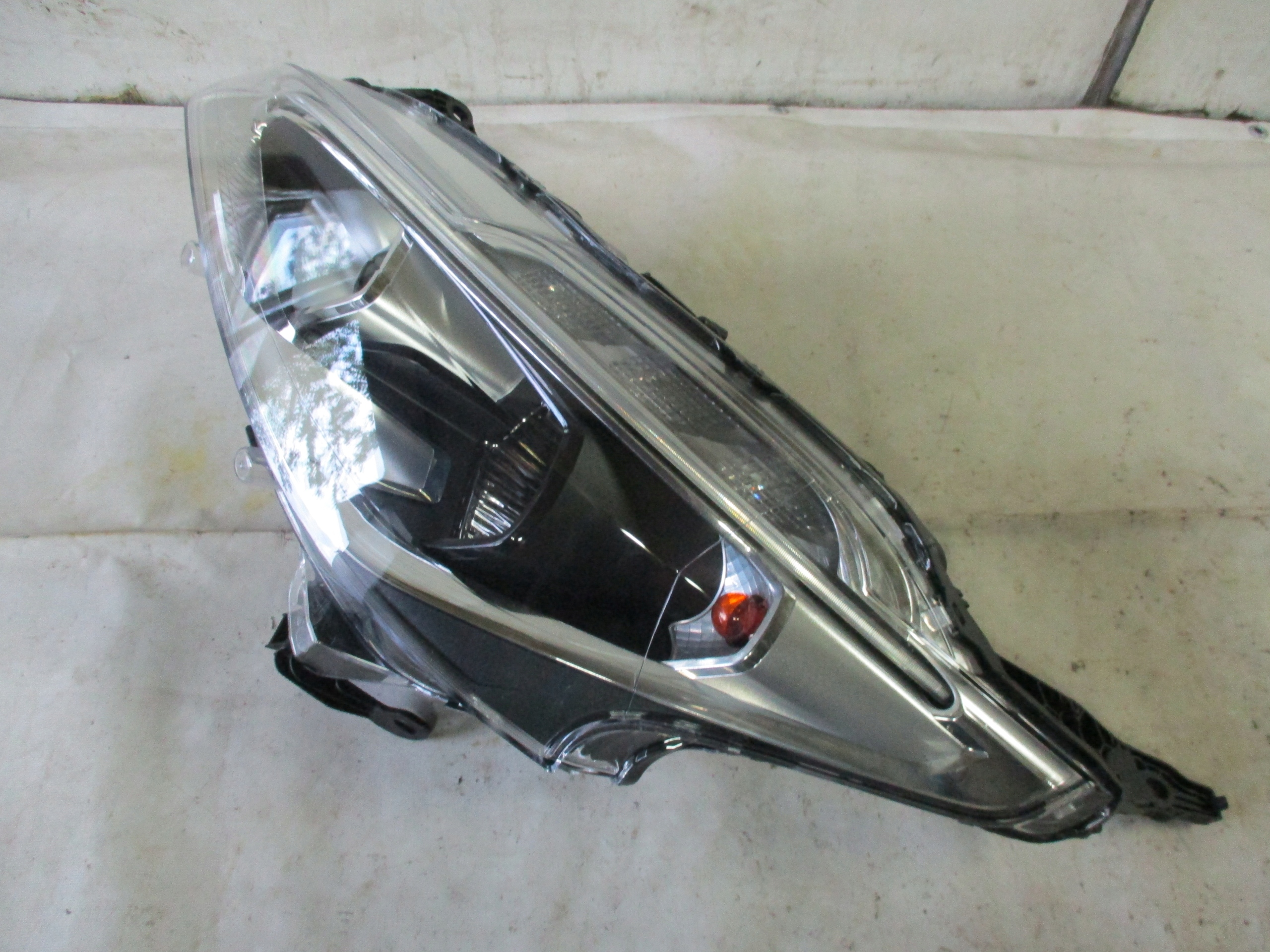 light left front front Peugeot 208 lift 15r-lens LED 9822690480