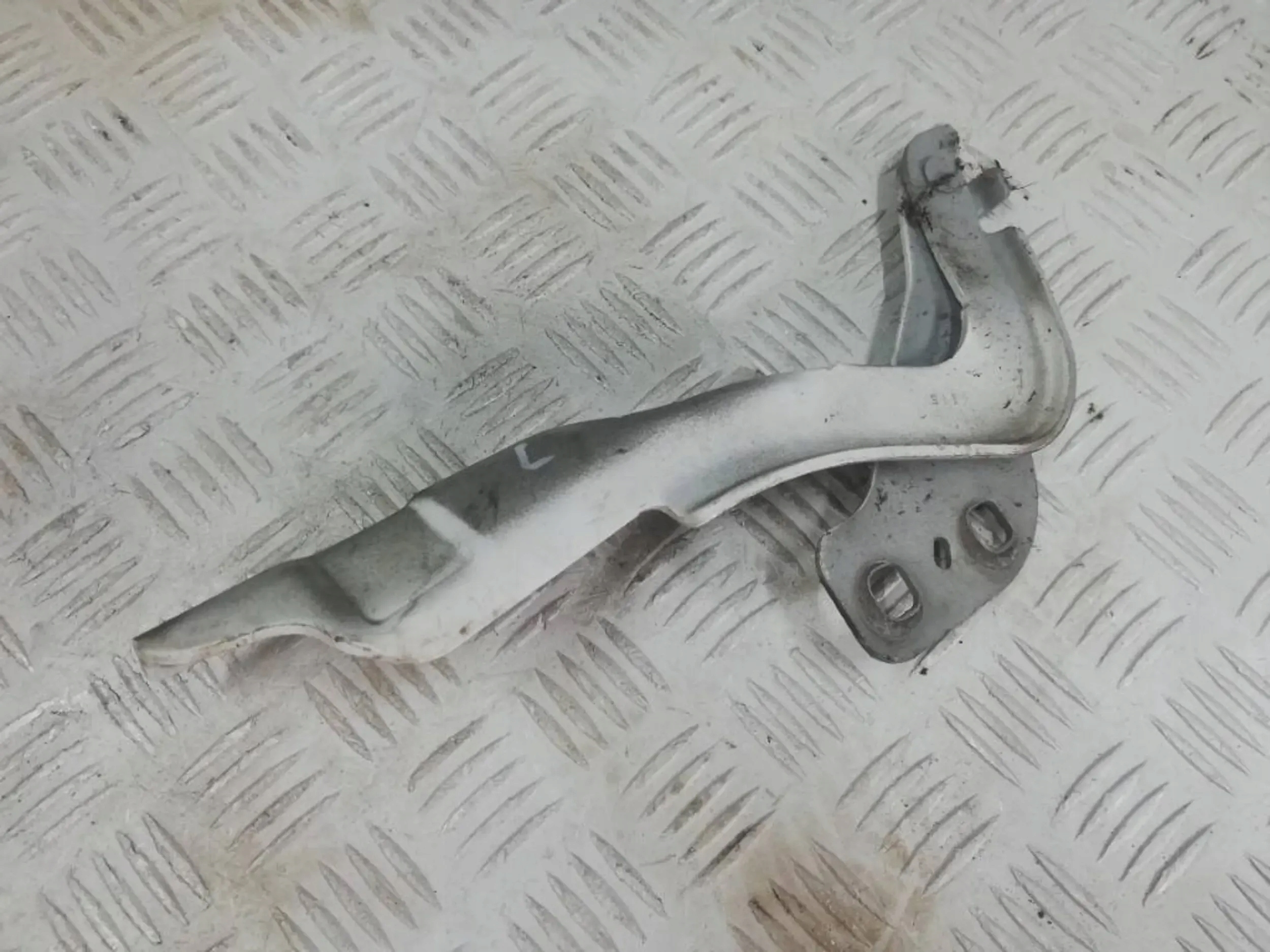 FORD MONDEO MK5 ZAWIAS MASKI LEWY