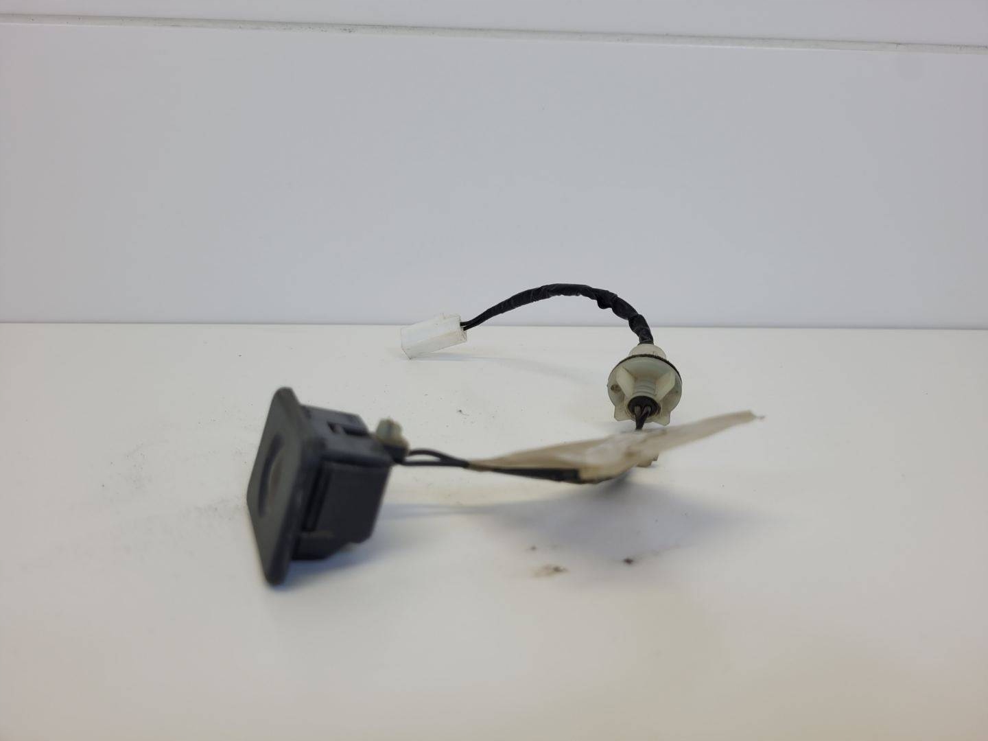 Bouton pour l’ouverture du capot Mazda 3 3 2016 6S2A676S0