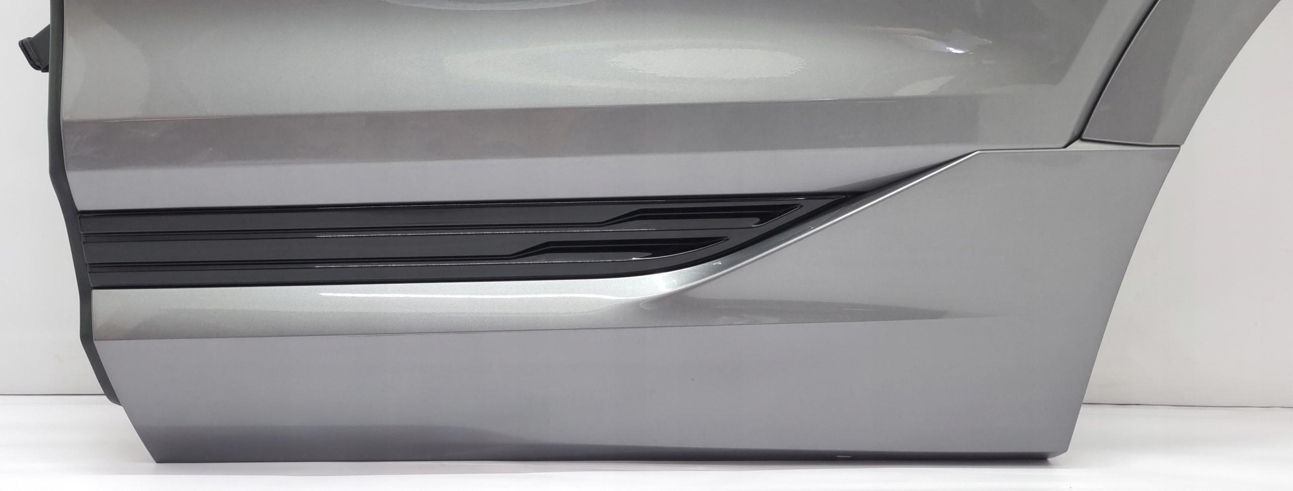 Drzwi lewy tył Audi E-Tron 4KE LZ7F Numer katalogowy oryginału 4KE833051A