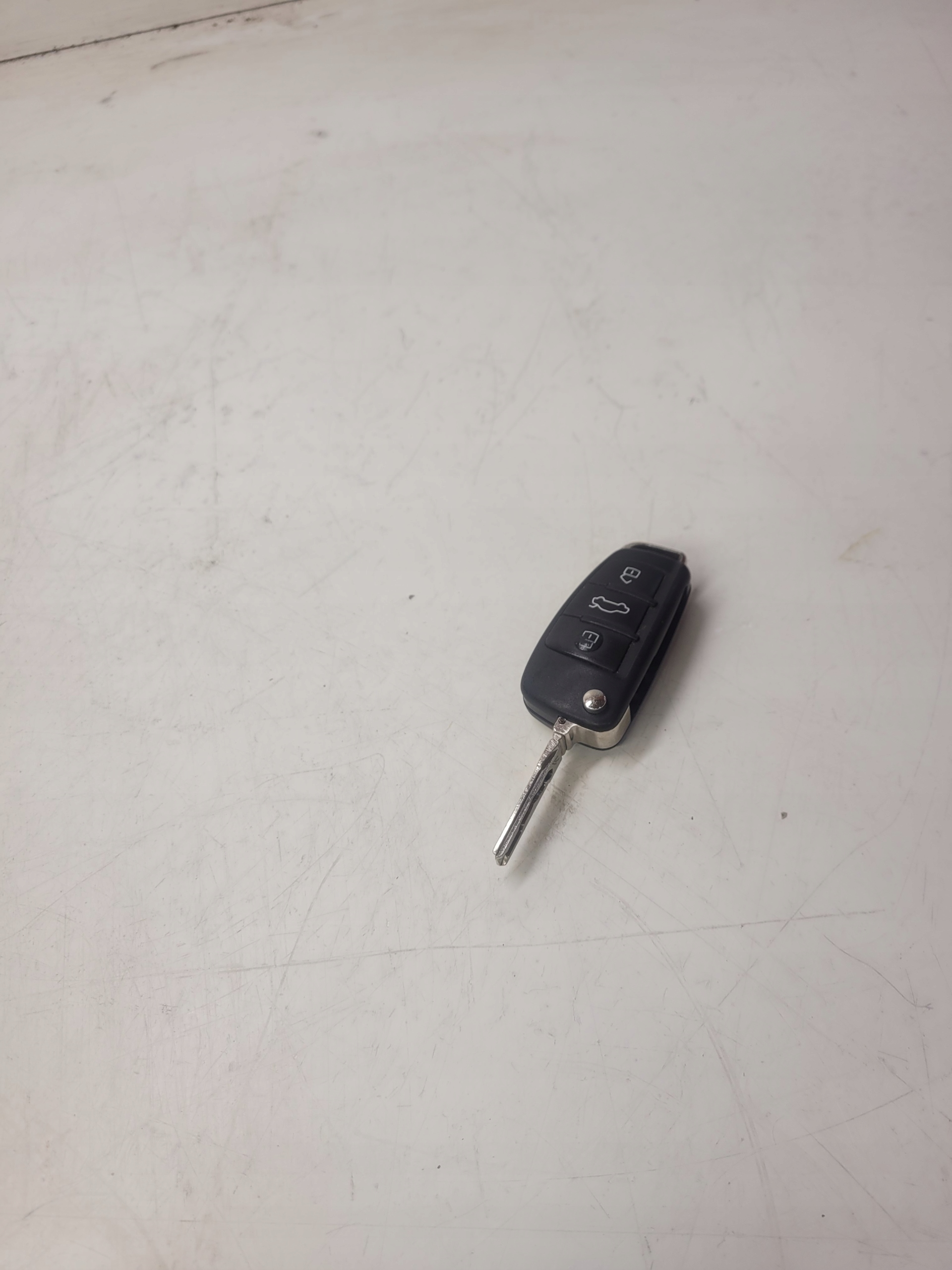key PILOT SCYZORYK AUDI A6 C6 Q7 4F0837220R *9