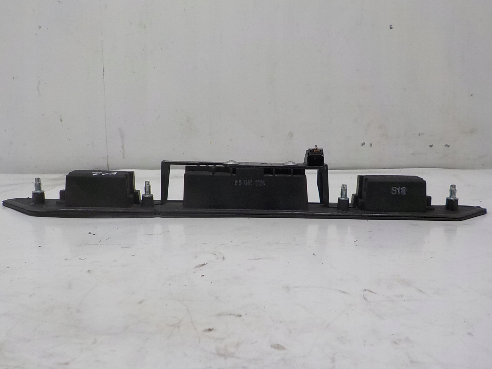AUDI A4 B6 MIKROSTYK cap bonnet moulding 8P4827574