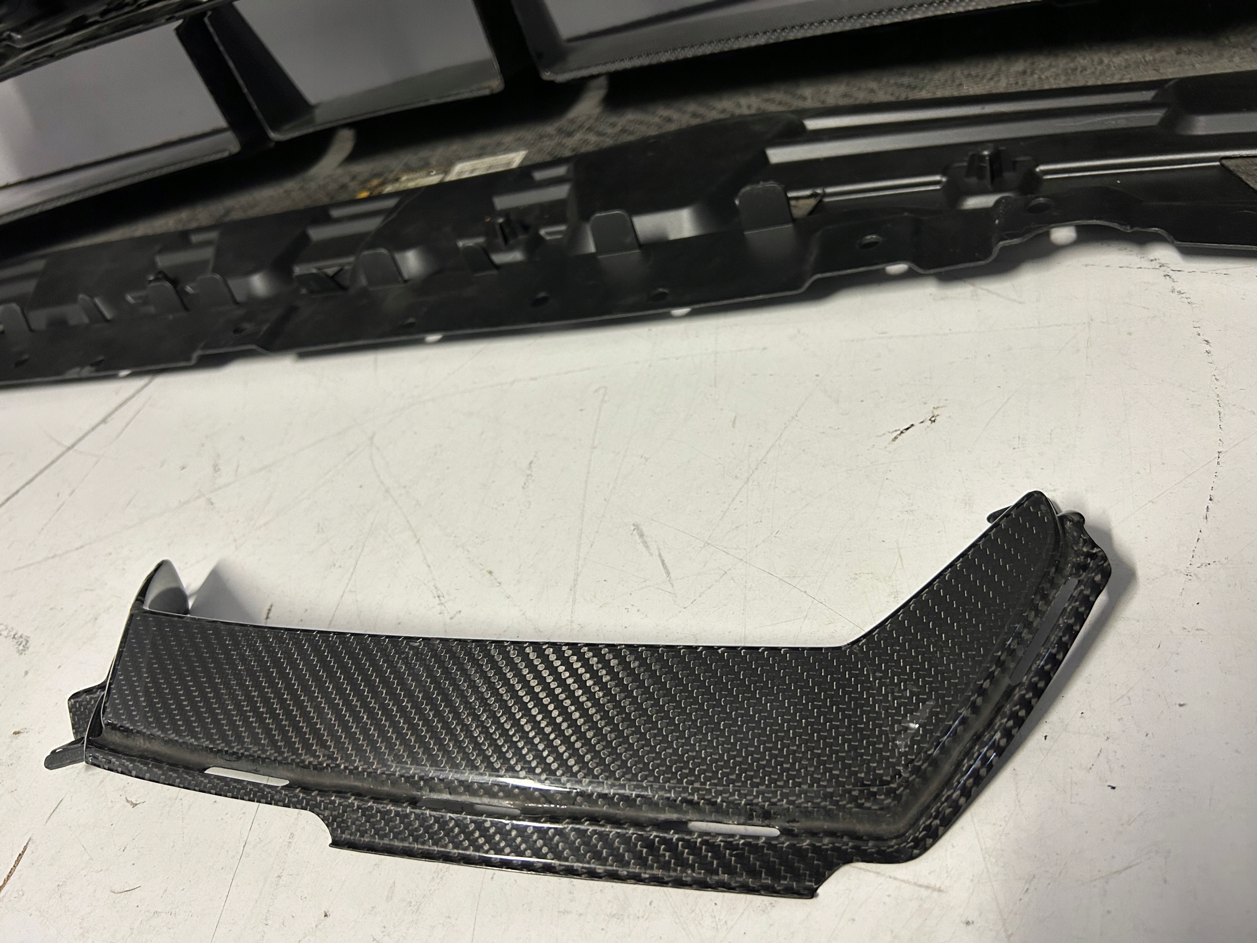 Lamborghini Urus 4ML Pare chocs avant Front Bumper Carbon Moulage Aile