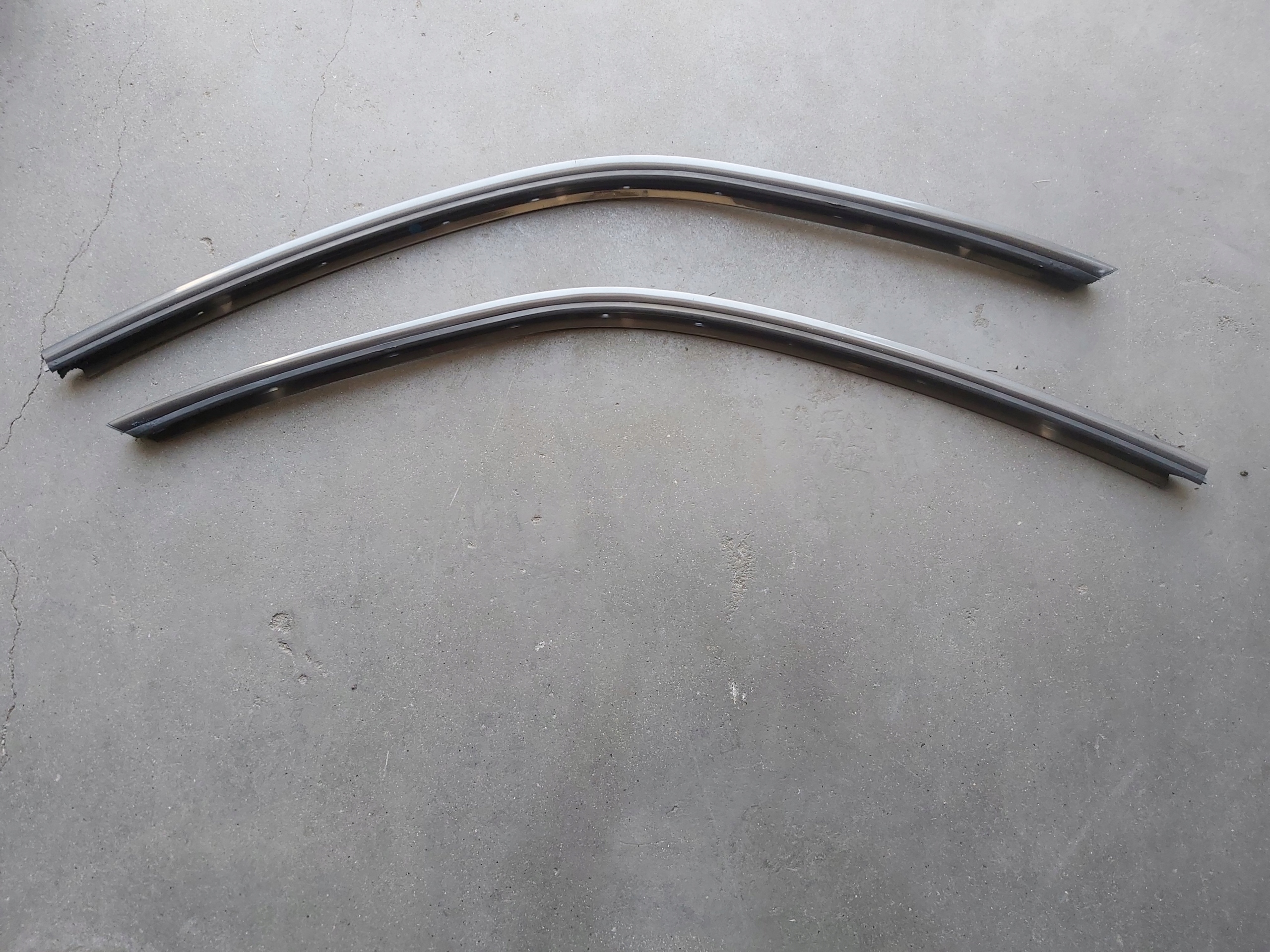 LISTWA RAMKA SZYBY KLIN JAGUAR XK XK8 XKR 2000R