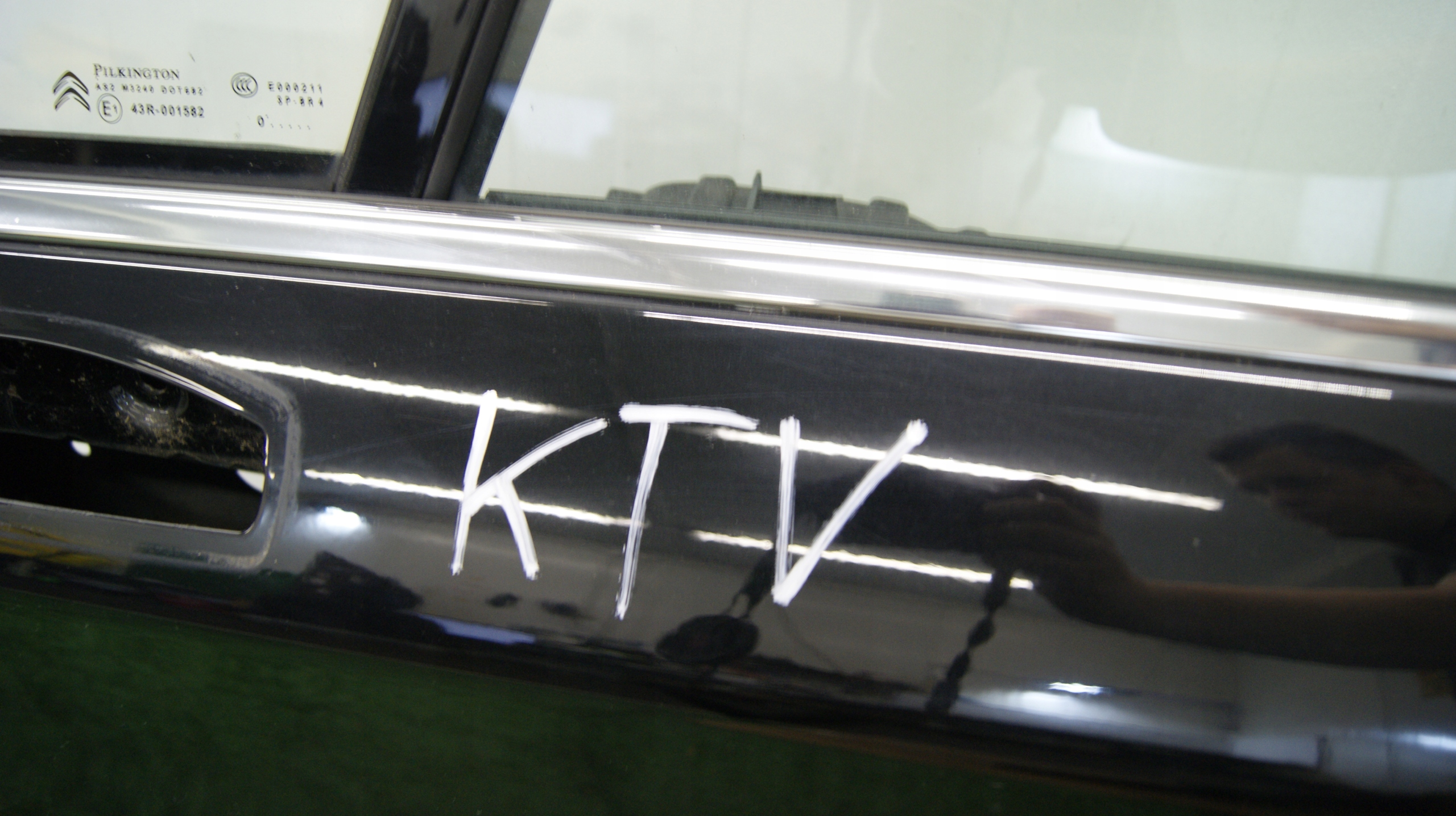 door left front CITROEN C4 II (B7) KOD LAKIERU KTV