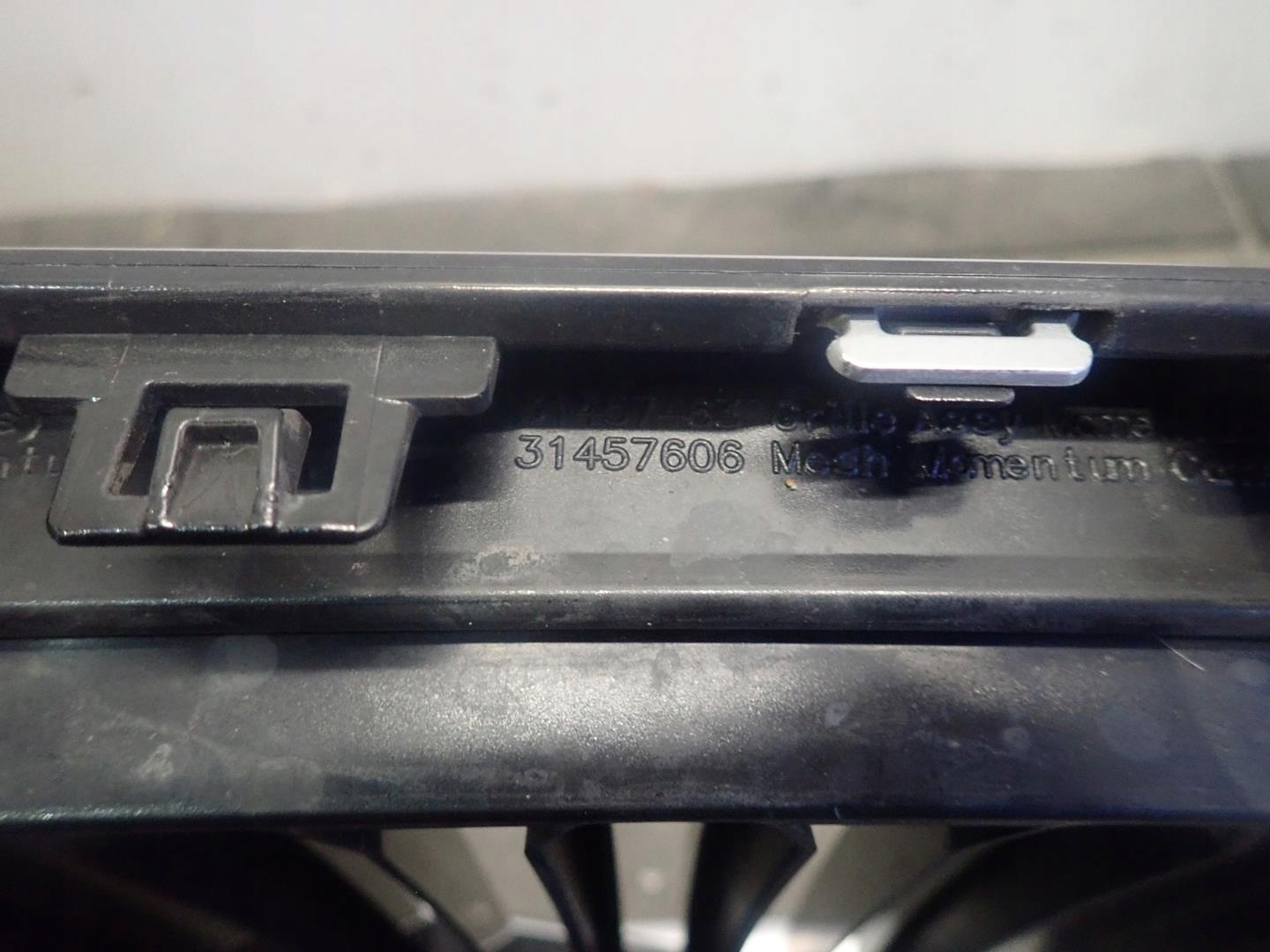 Grill VOLVO XC60 II 2017- 31457606