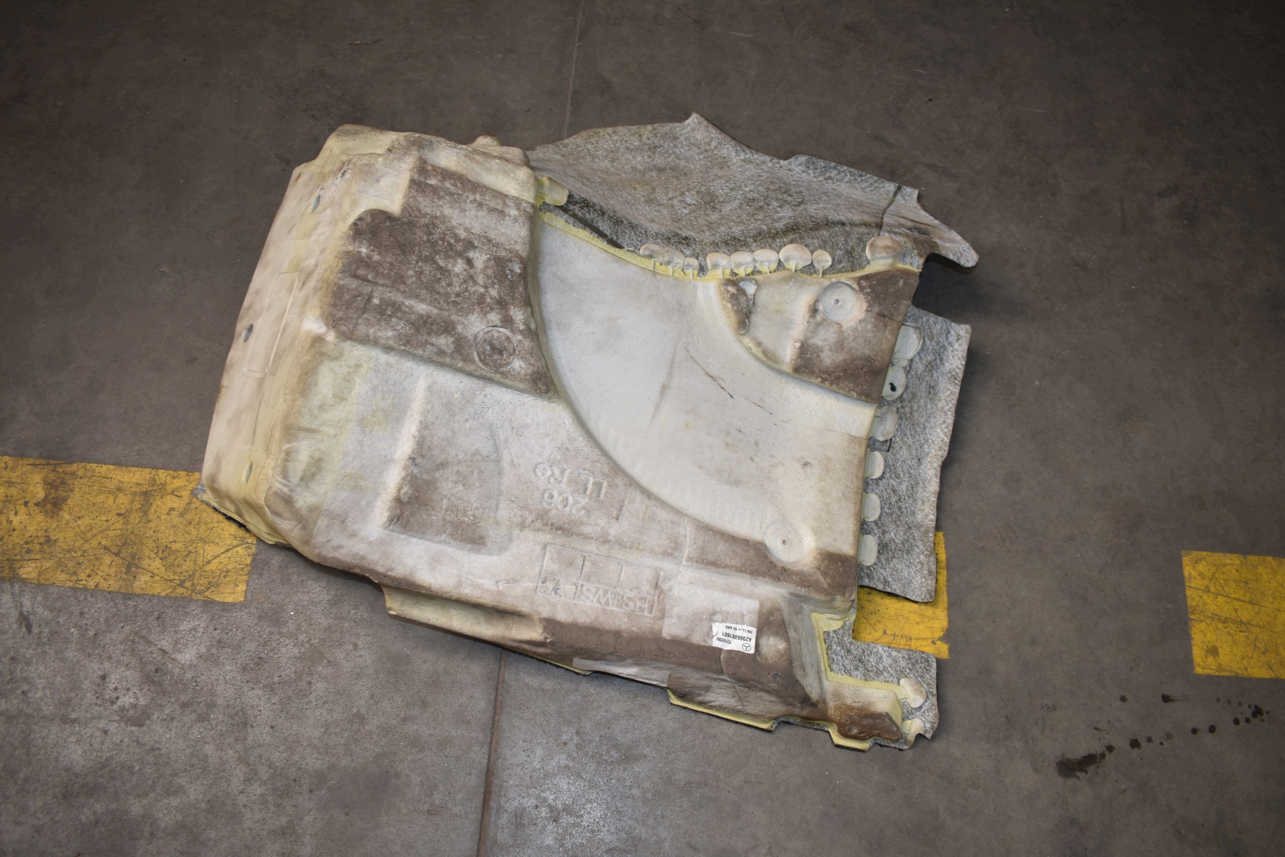 IDEALNY carpet front front right MERCEDES W206 1