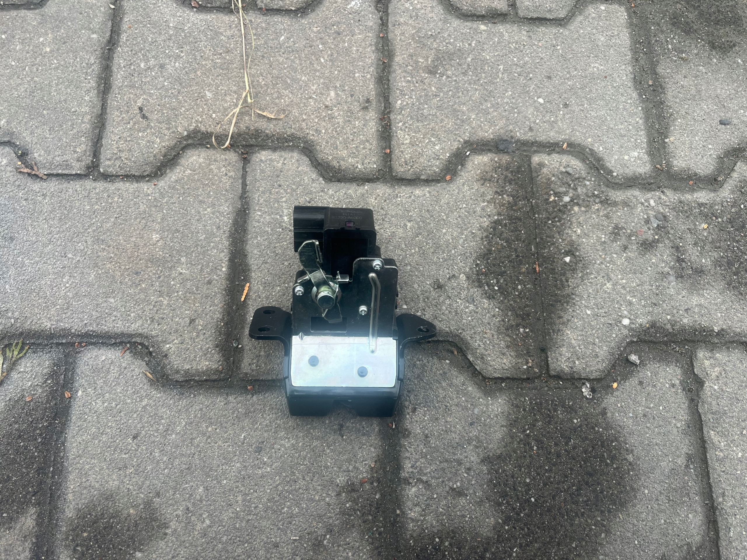 Hyundai I30 II lock bonnet boot