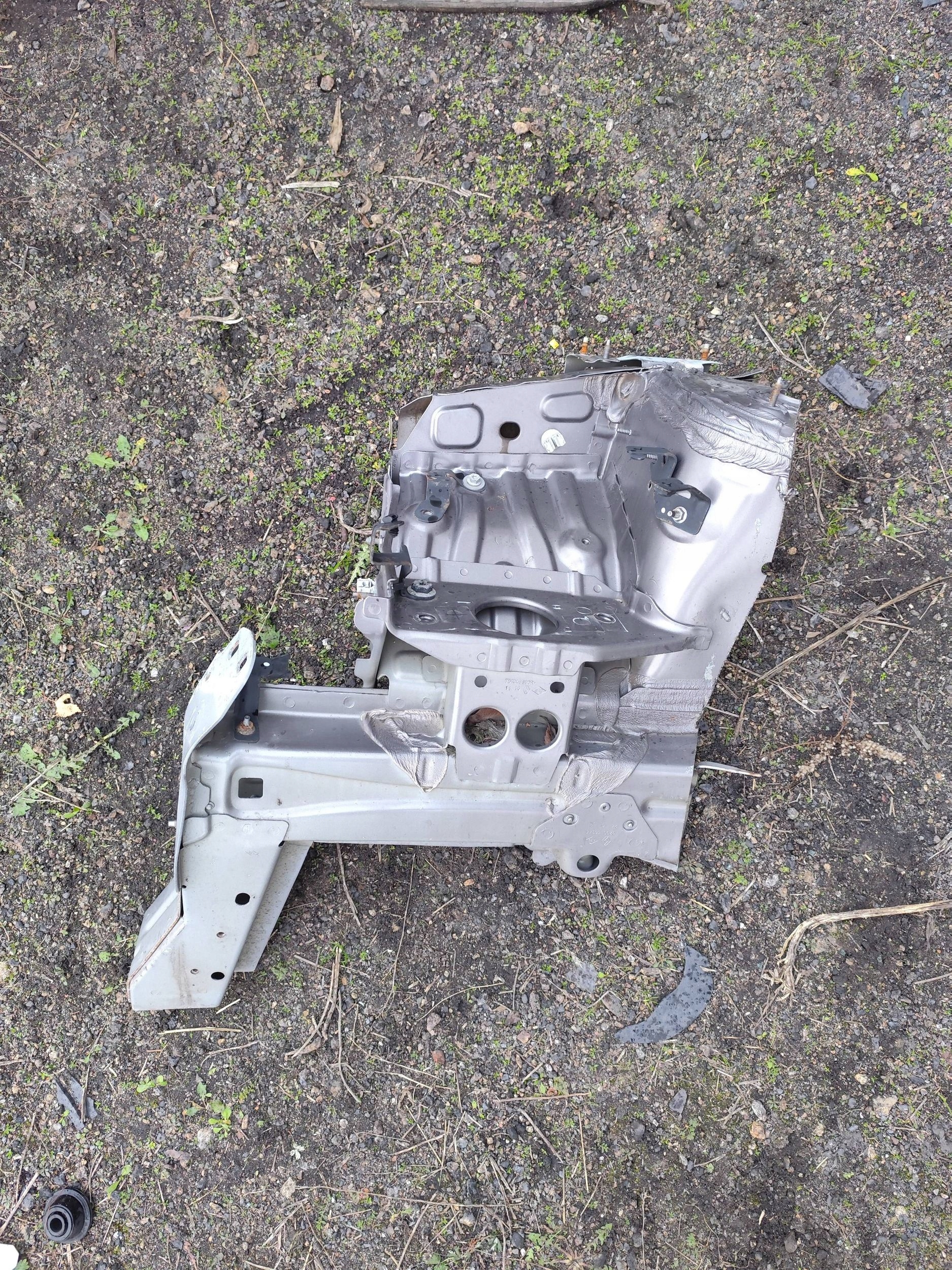 RENAULT CLIO IV front body quarter right