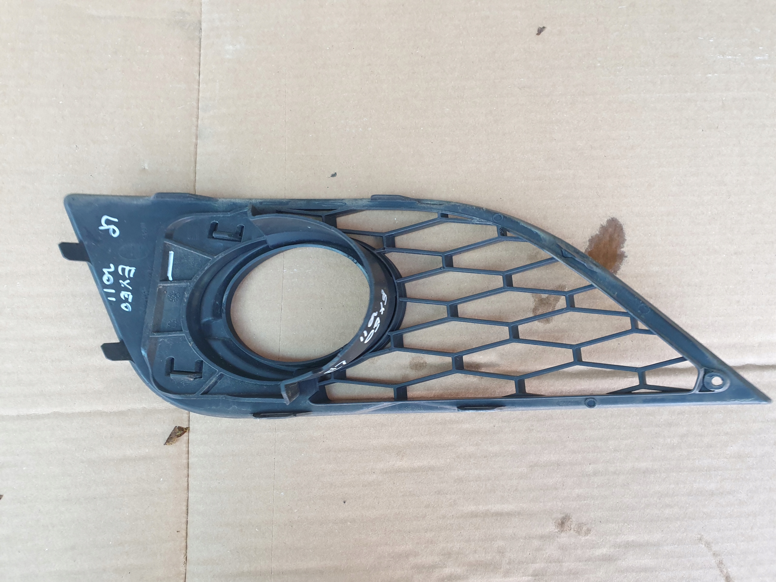 grid grille left of a bumper SEAT EXEO 2008-2013 3R0853191