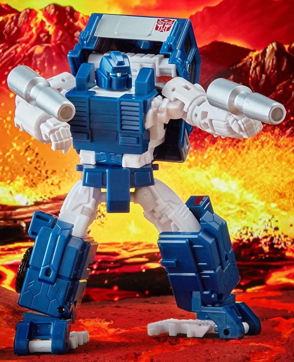 Transformers Kingdom Autobot Pipes WFC-K32 Deluxe EAN (GTIN) 5010993782246