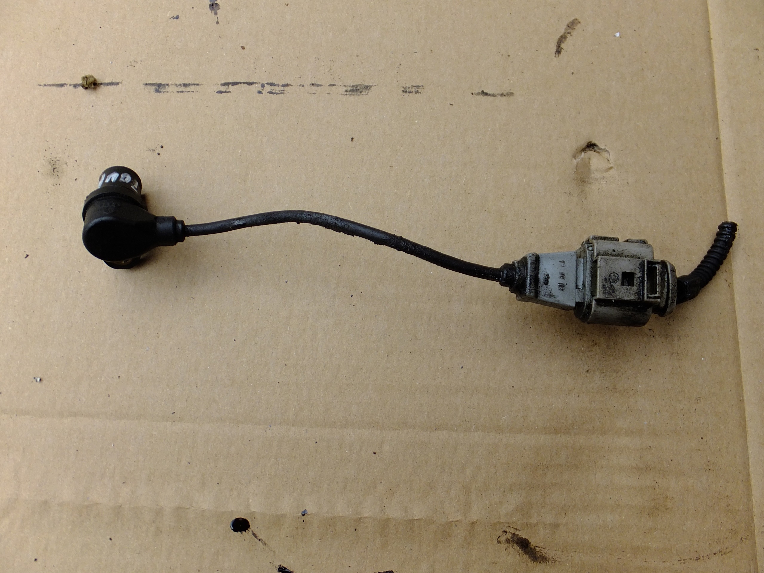shaft position sensor vw touran and 2,0 B 06A906433G