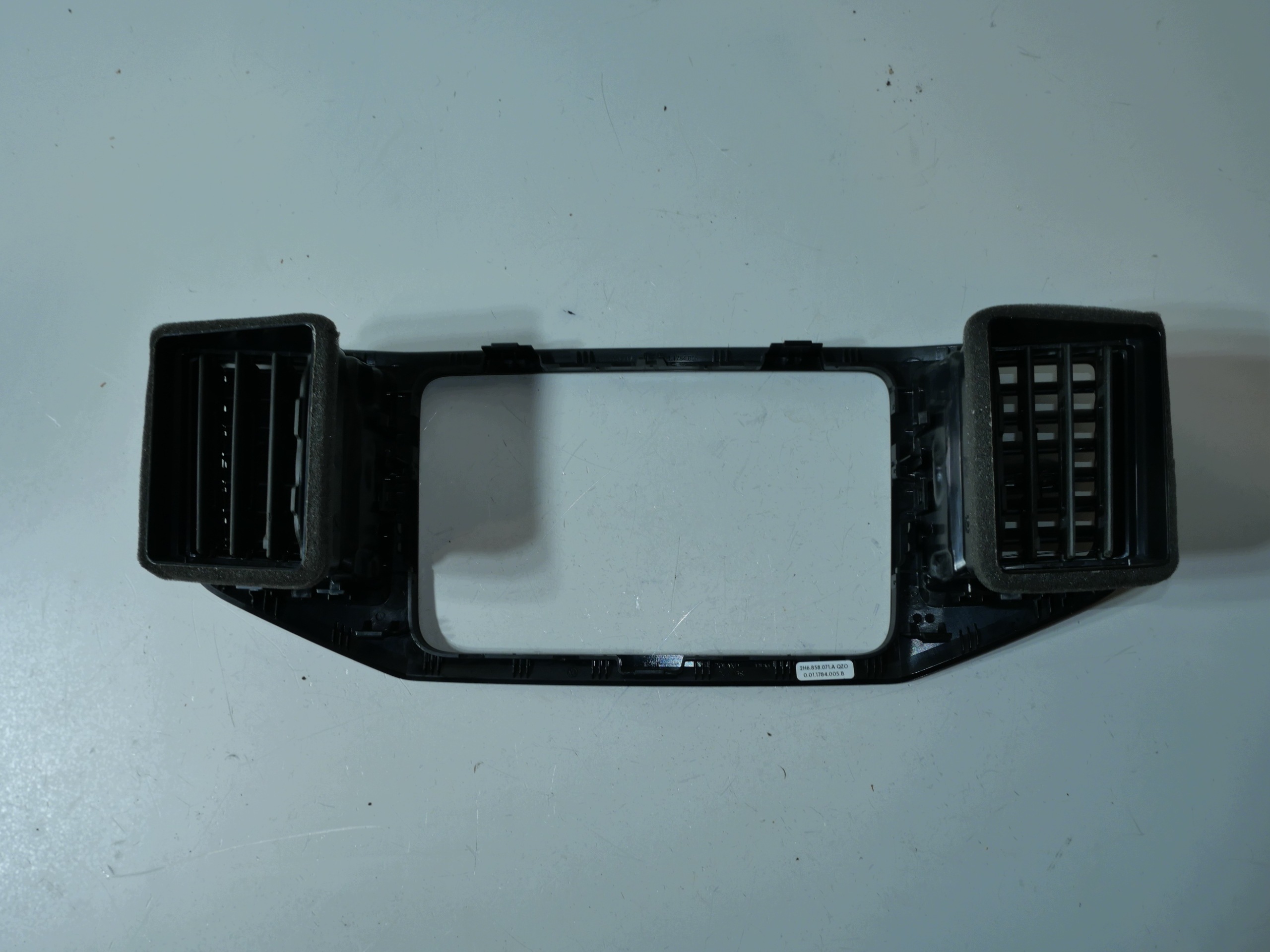 VW AMAROK 2H grid air conditioning devices 2H6858071A