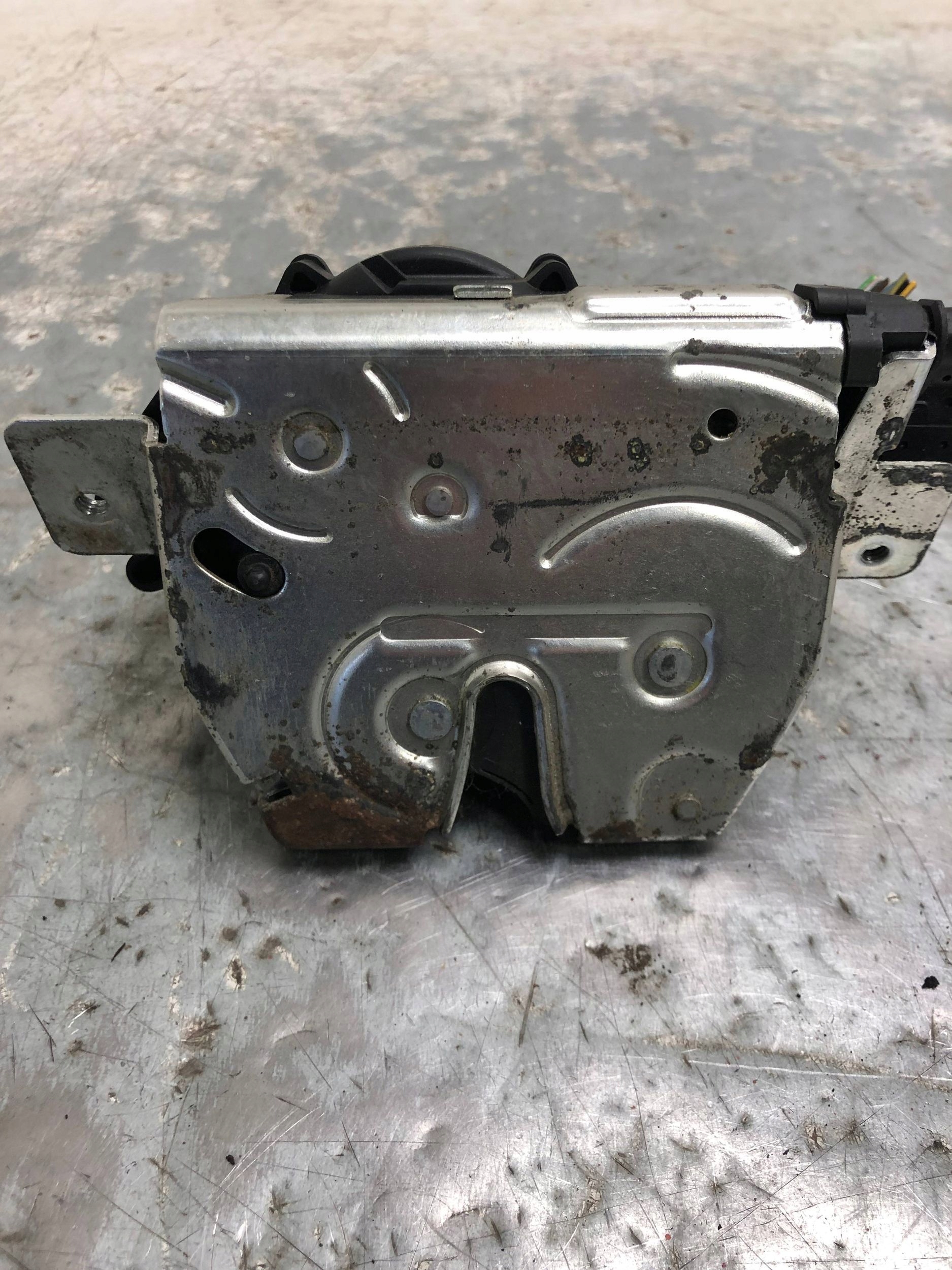lock bonnet boot MERCEDES W211 KOMBI A2117400036