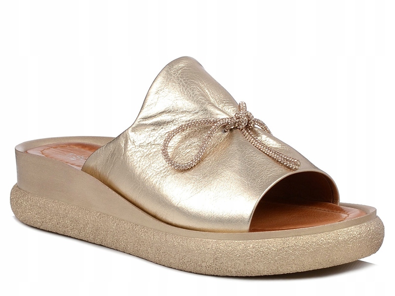Klapki damskie złote T.Sokolski L26-154 na platformie skórzane z kokardą 40