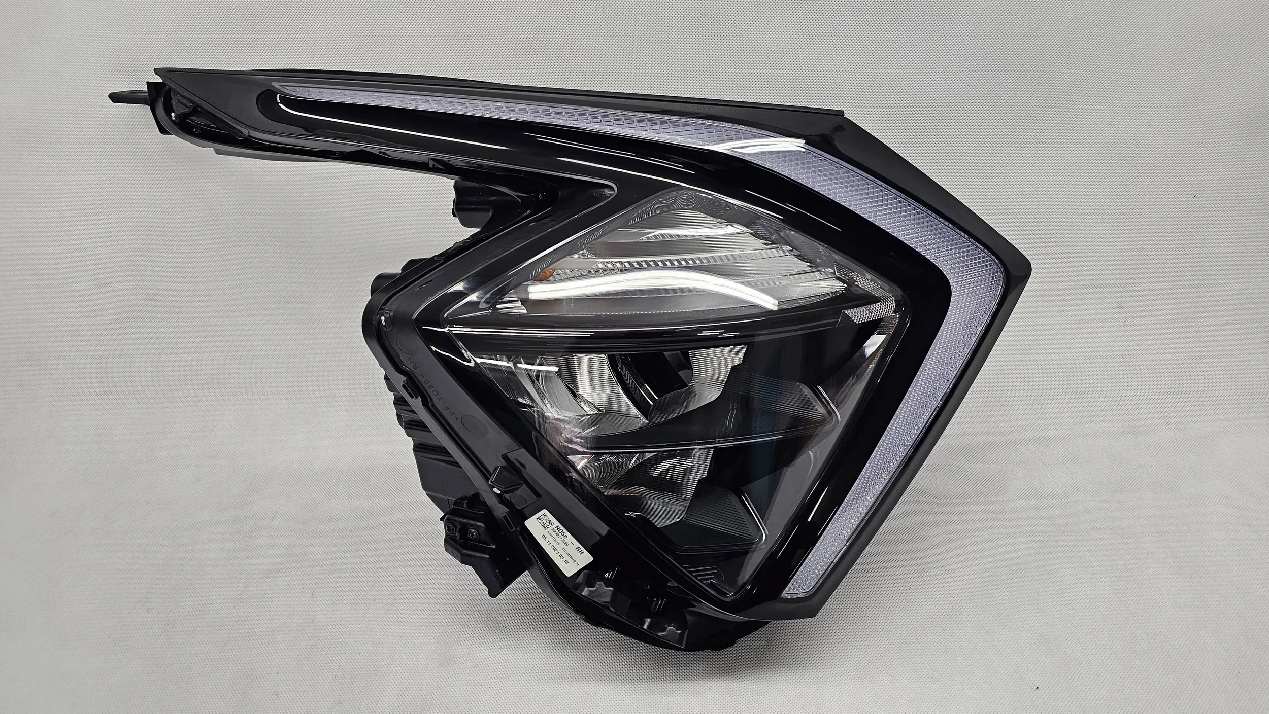 92102R2000 - KIA SPORTAGE V ПОЛНЫЙ СВЕТОДИОДНЫЙ ПЕРЕДНИЙ ПРАВЫЙ