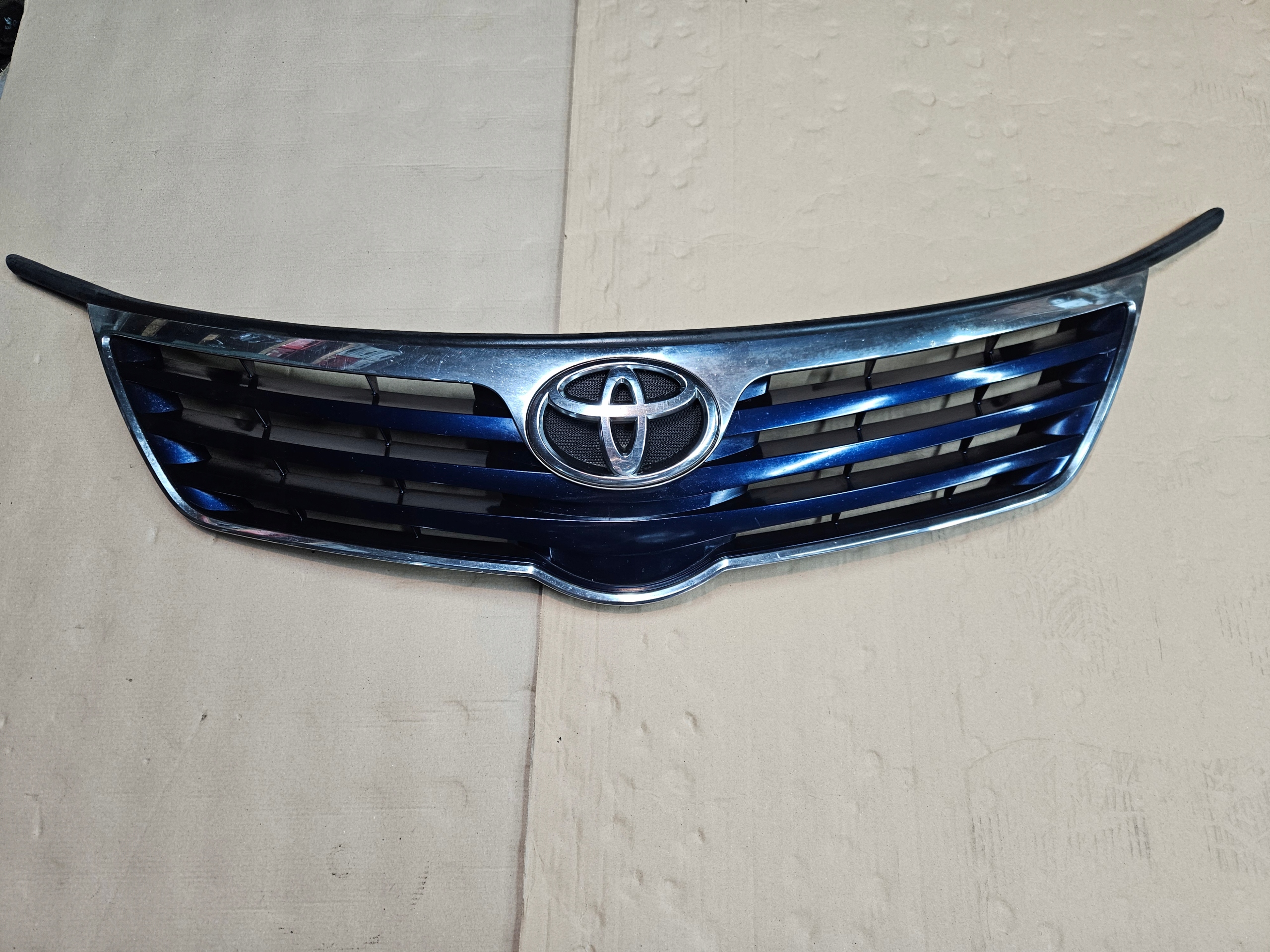 Toyota Avensis T27 Kühlergrill FRONTGRILL Kühlergitter 53100051102 - Thumbnail 1