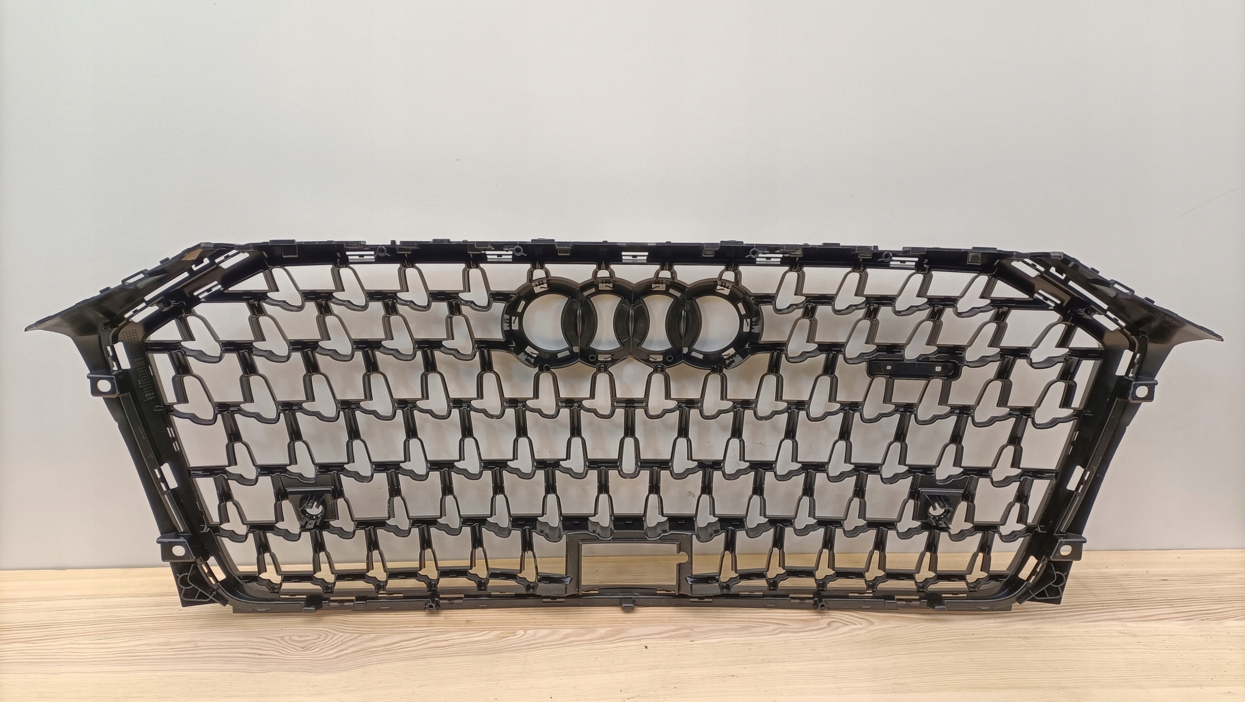 AUDI A8 D5 LIFT 4N GRILLE 4N0853651AA DOM/GR/4