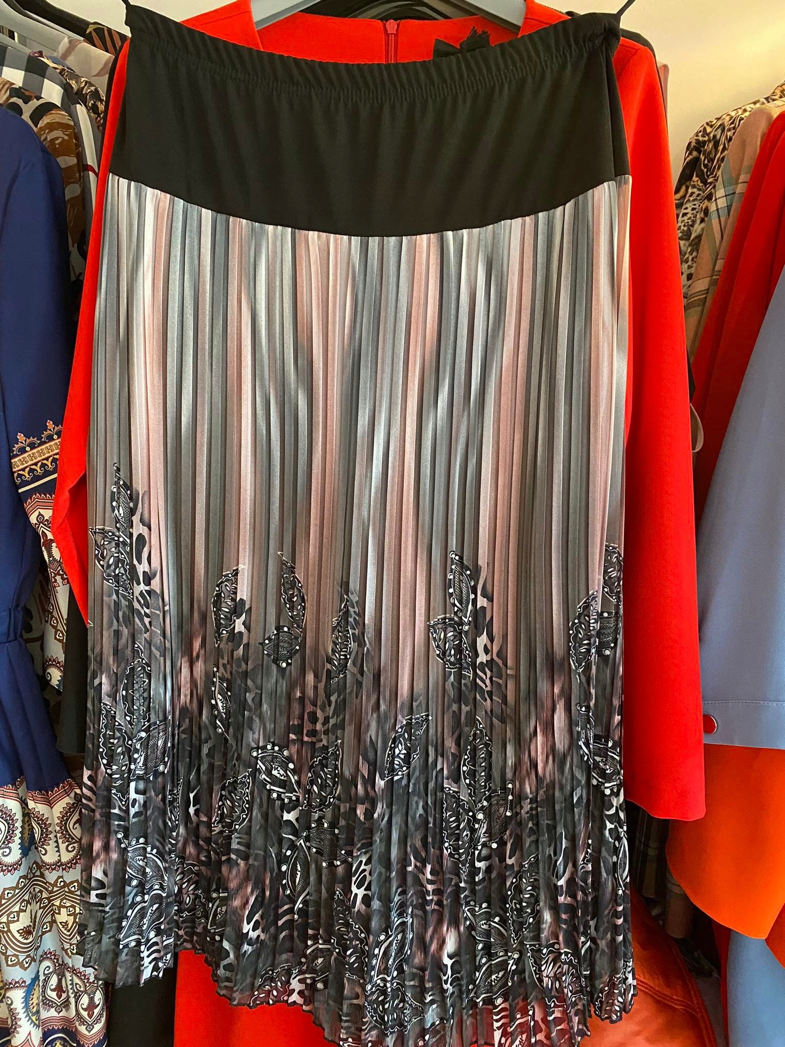 Sukně černá s šedou a růžovou velikost XL