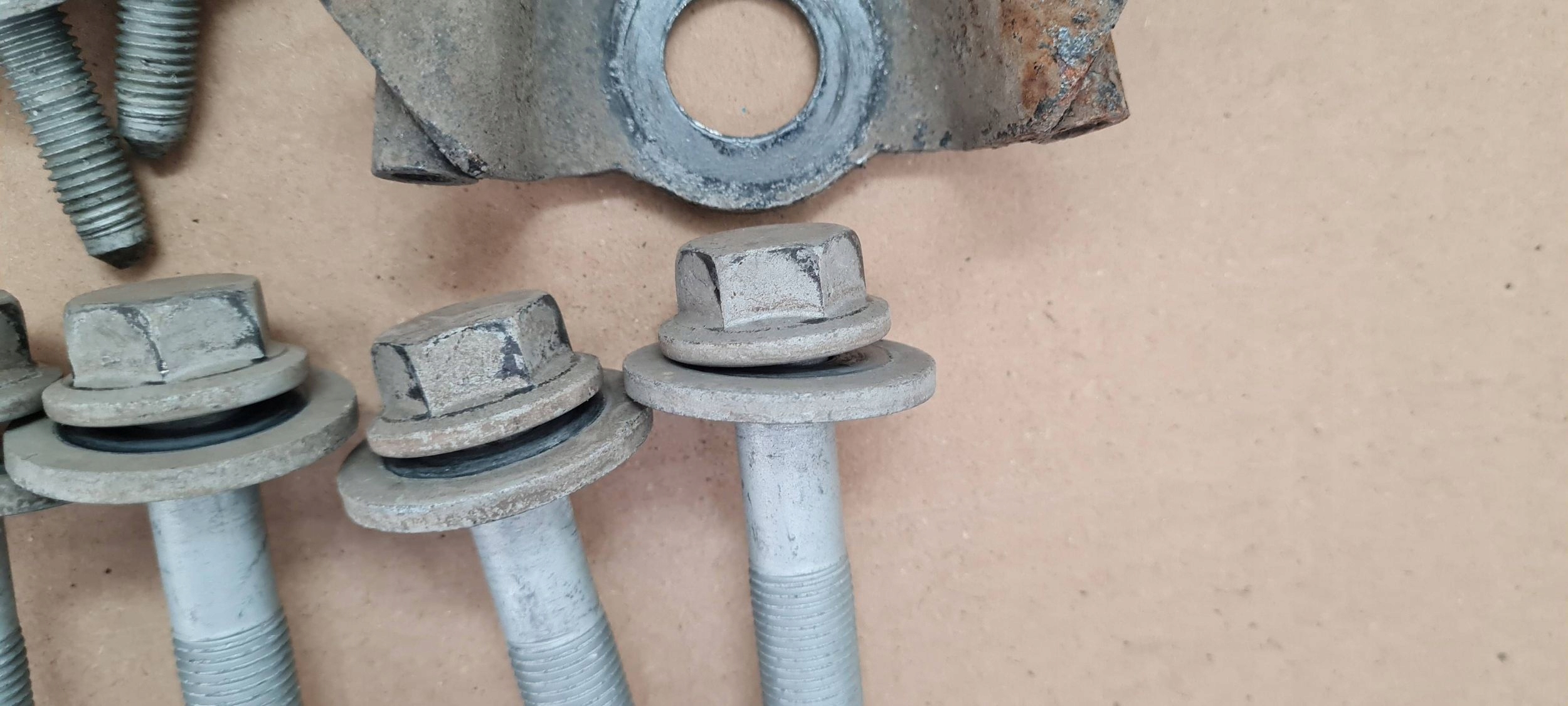 A6 C8 4K screws springing siders KOLYSKI SANEK A7 4K