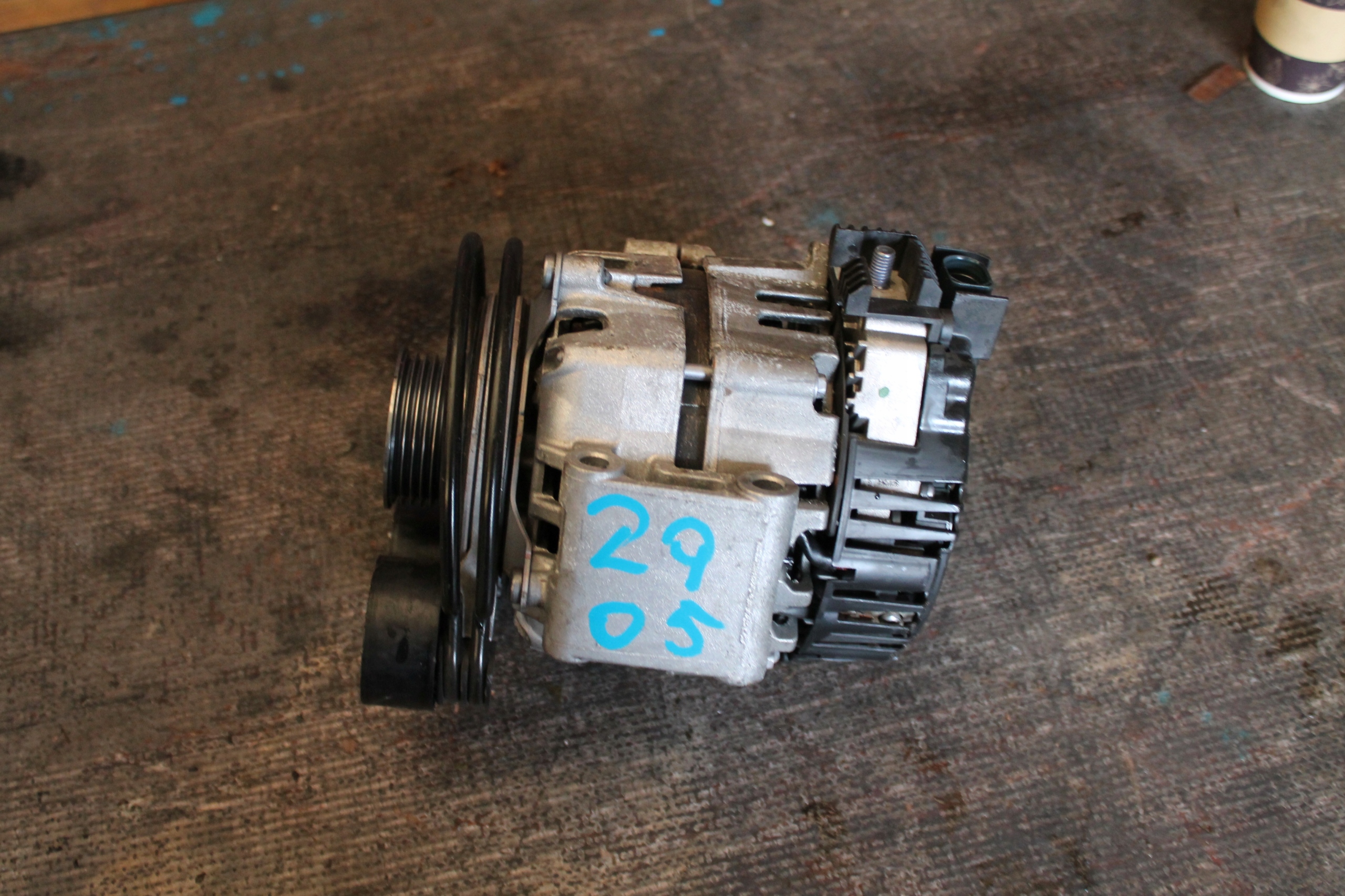 2905. alternátor AUDI 06l903018G
