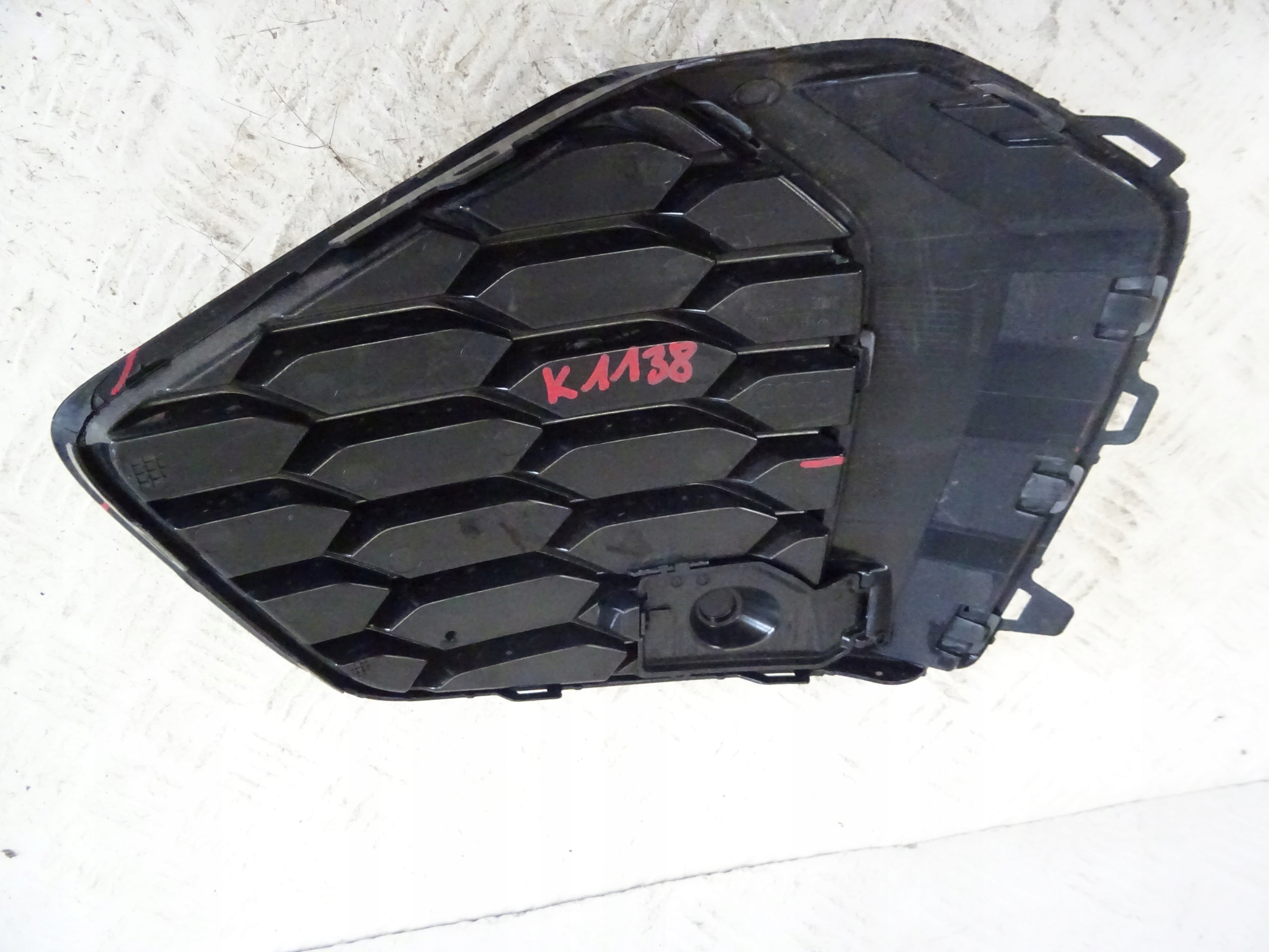 grid of a bumper front front left AUDI A3 8Y S-LINE 8Y0807681B