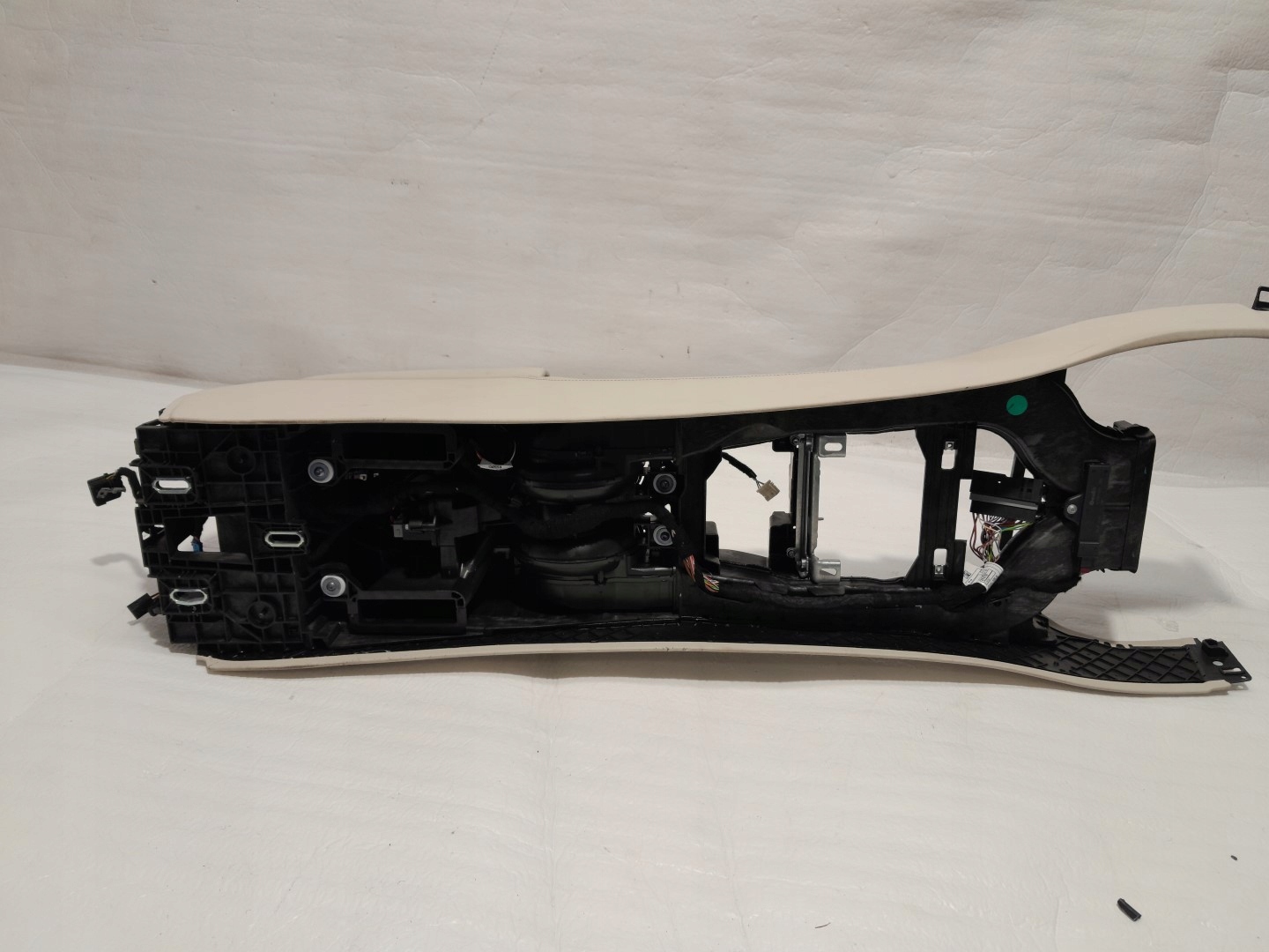 BMW 7' G11 LCI armrest TUNEL central