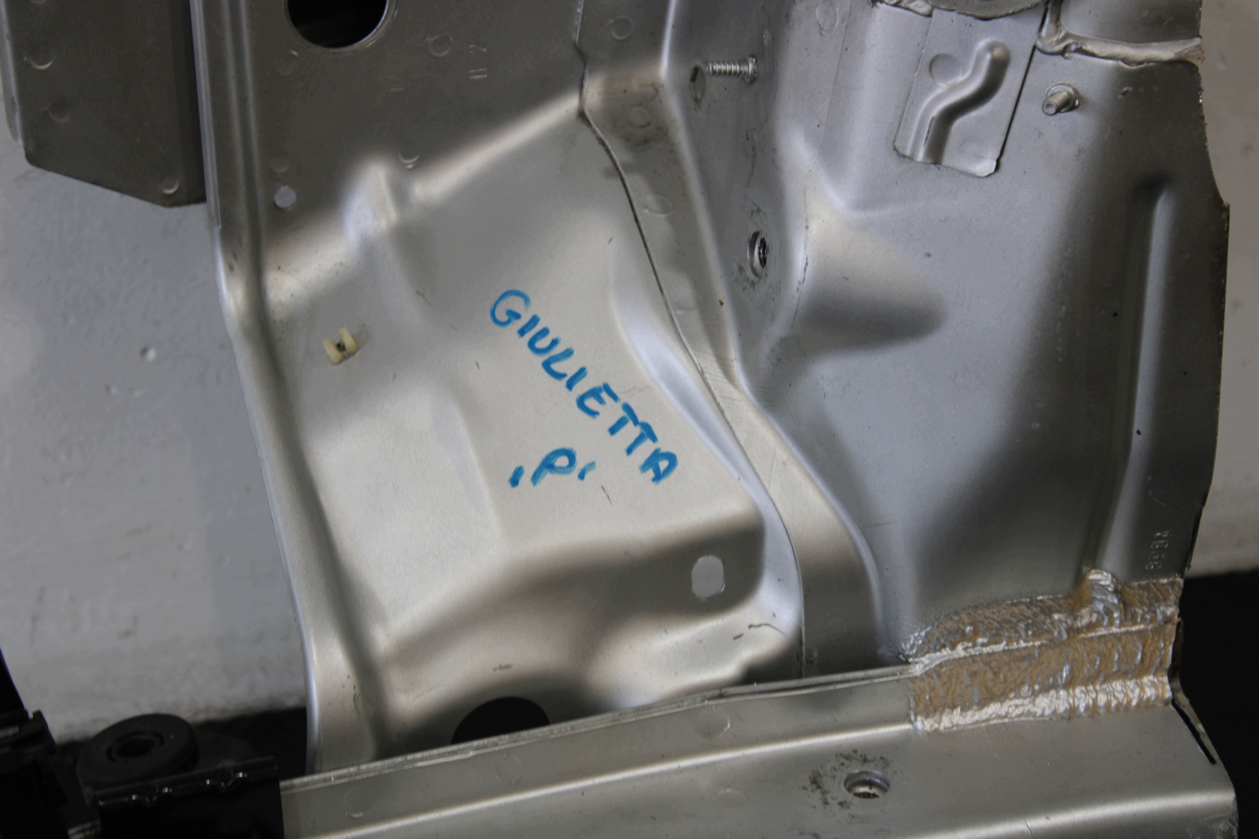 quarter quarter right front ALFA ROMEO GIULIETTA 2.0MJ